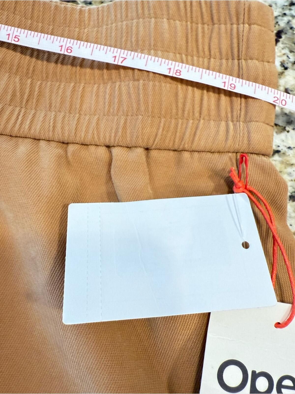 Nordstrom Nordstrom Open Edit tan elastic waist shorts pockets plus 2X Size 42" / US 20 - 9 Thumbnail
