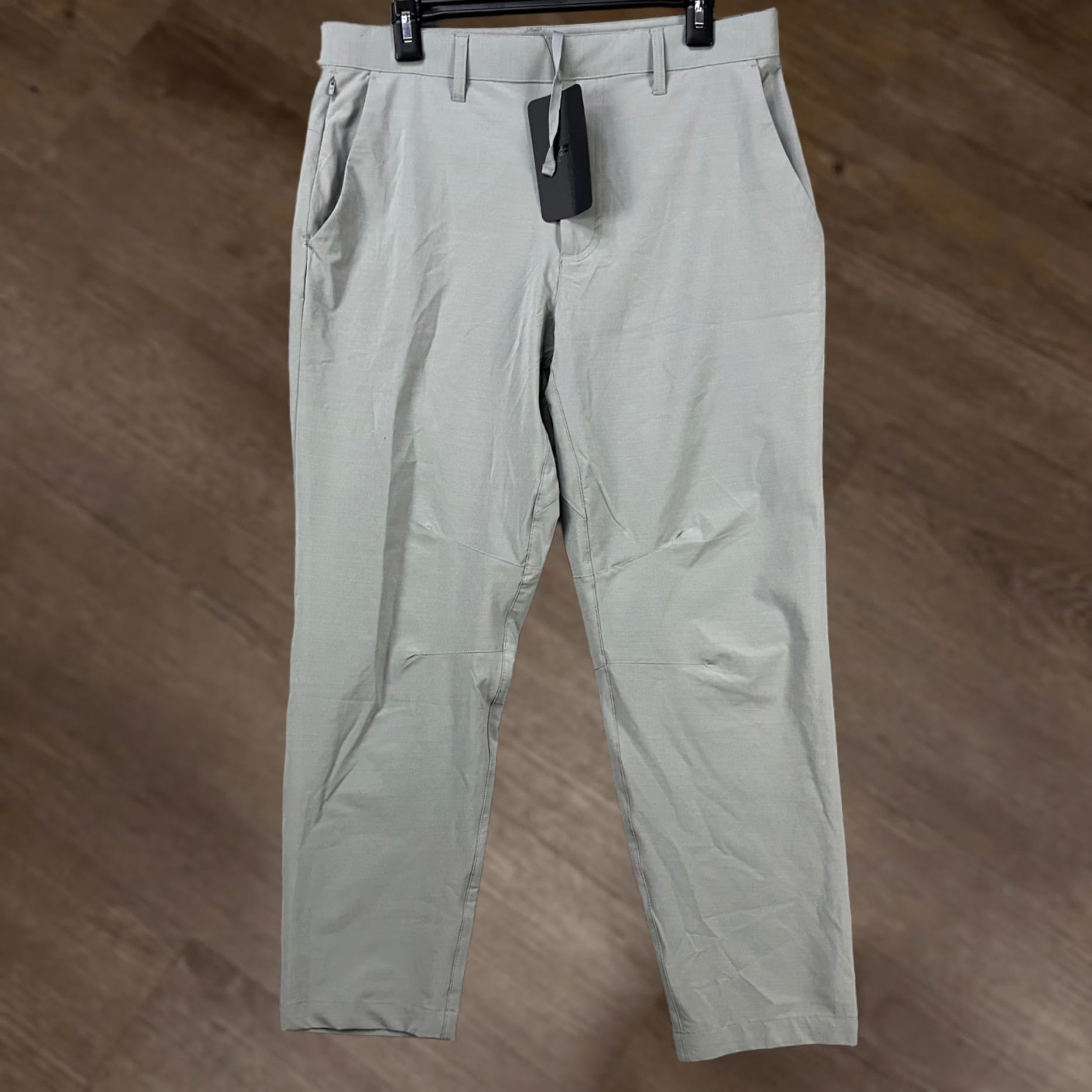 Fabletics Fabletics The Only Pants Golf Chino Mens Medium Gray Stretch Multi Pocket NEW Size US 31 - 1 Thumbnail
