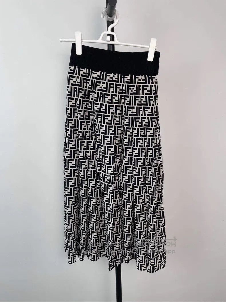 Fendi Fendi Skirt Size 25" / US 0 / IT 36 - 2 Thumbnail