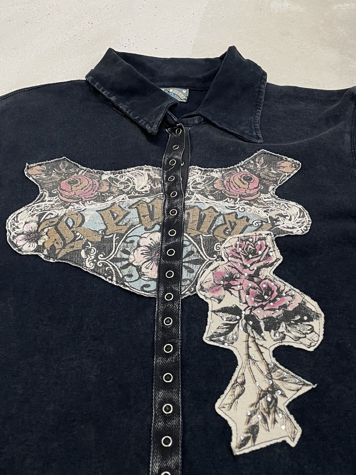 20471120 Faded Vanilla Sugar Patch Affliction Bondage Button Tee Size US M / EU 48-50 / 2 - 5 Thumbnail