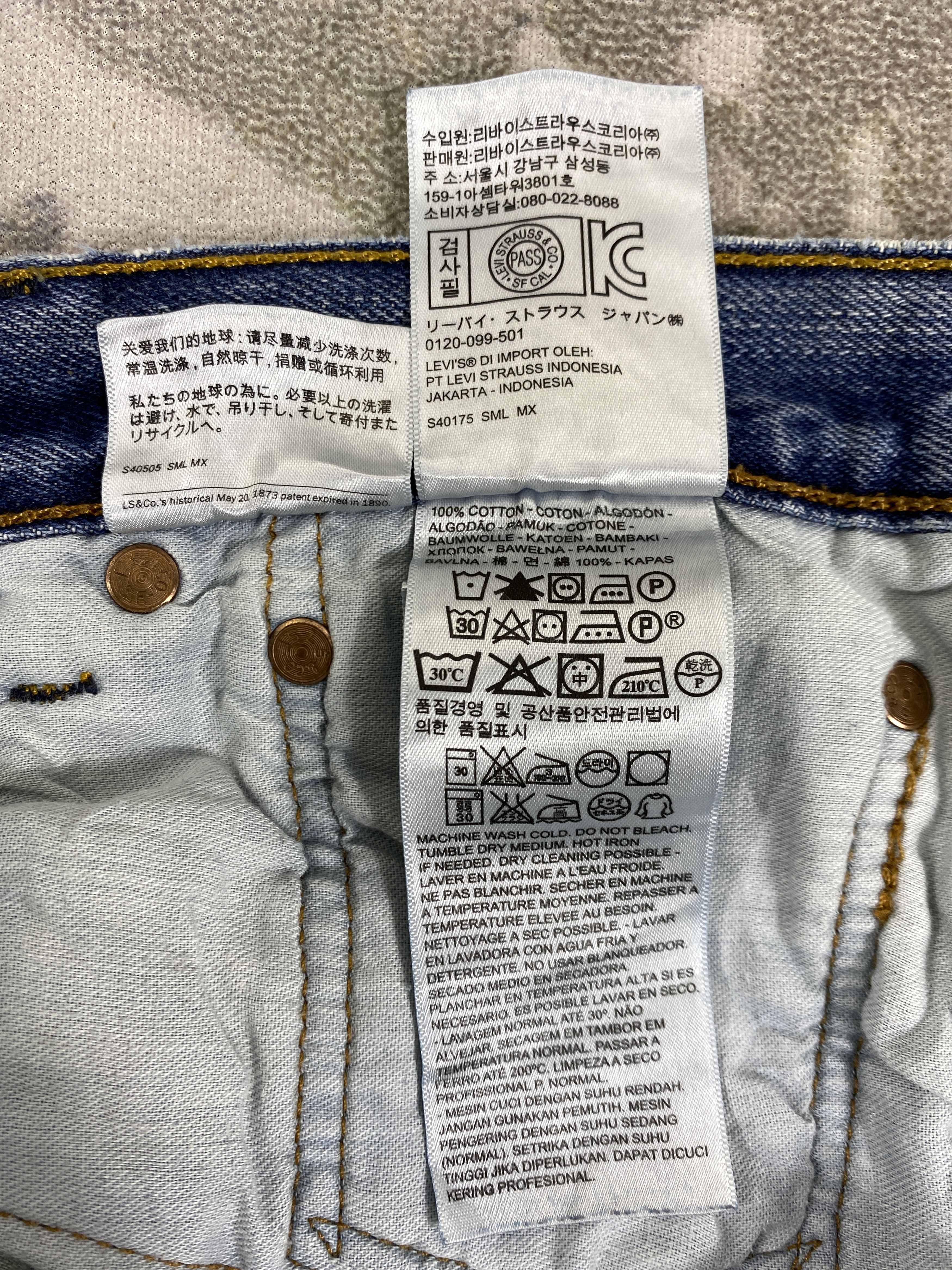 Levi's Blue Distressed Vintage Levi's Denim 41x31.5 -JN424 Size US 41 - 10 Thumbnail