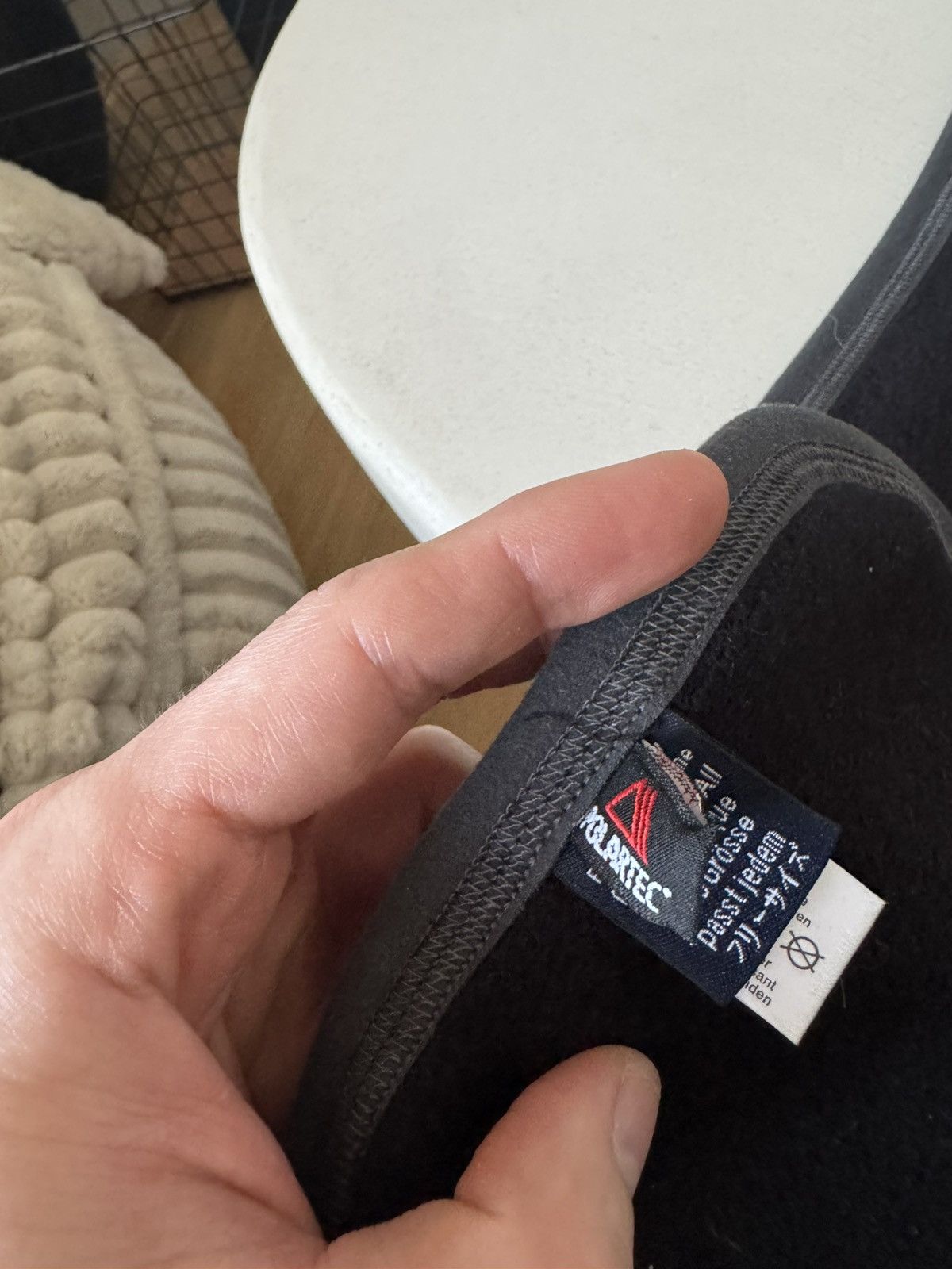Arc'teryx Vintage Arcteryx Polartec Zip Pocket Black Fleece Scarf Size ONE SIZE - 5 Thumbnail