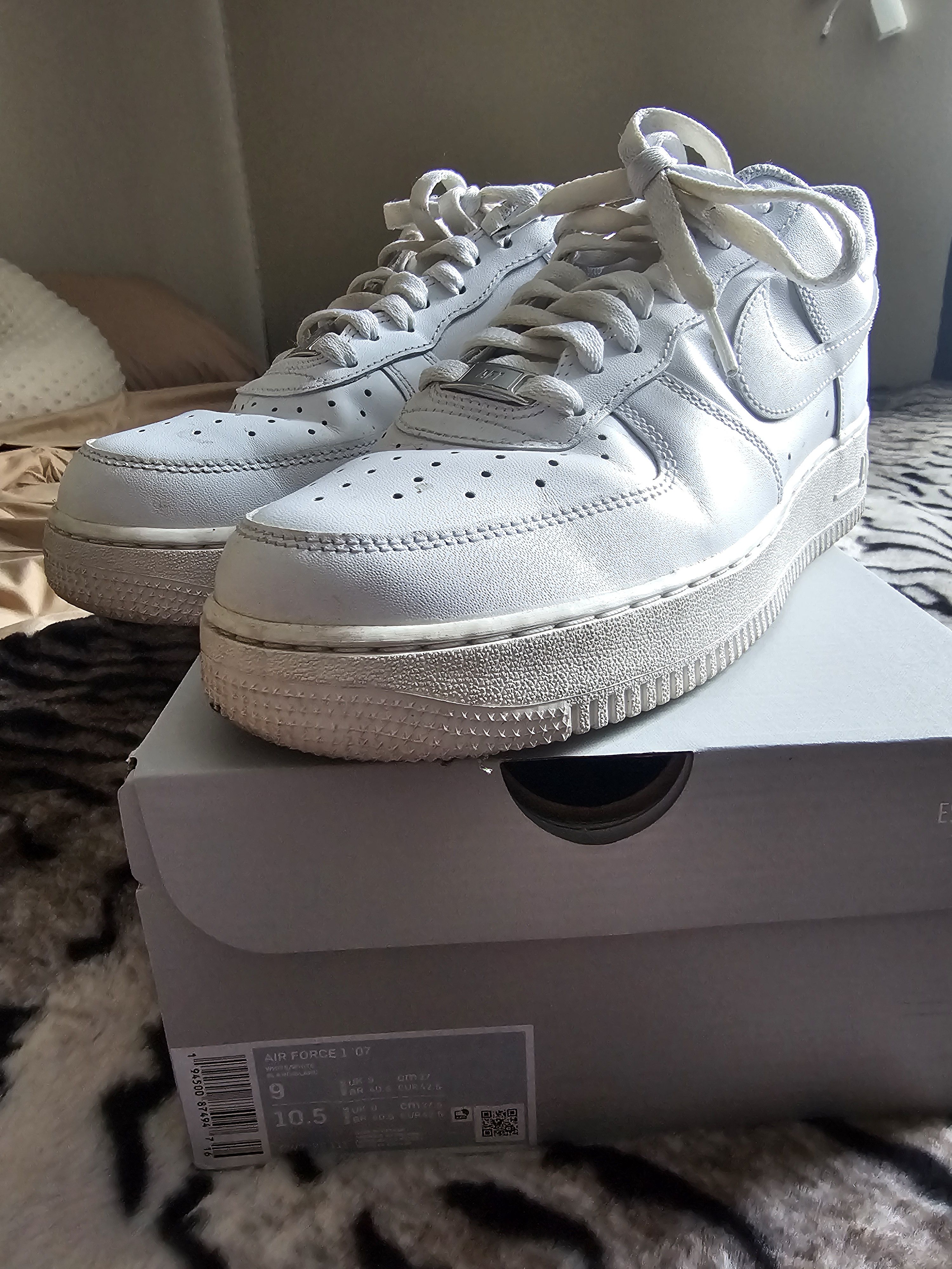 Nike Men's White Air Force1 '07 Size US 9 / EU 42 - 1 Thumbnail