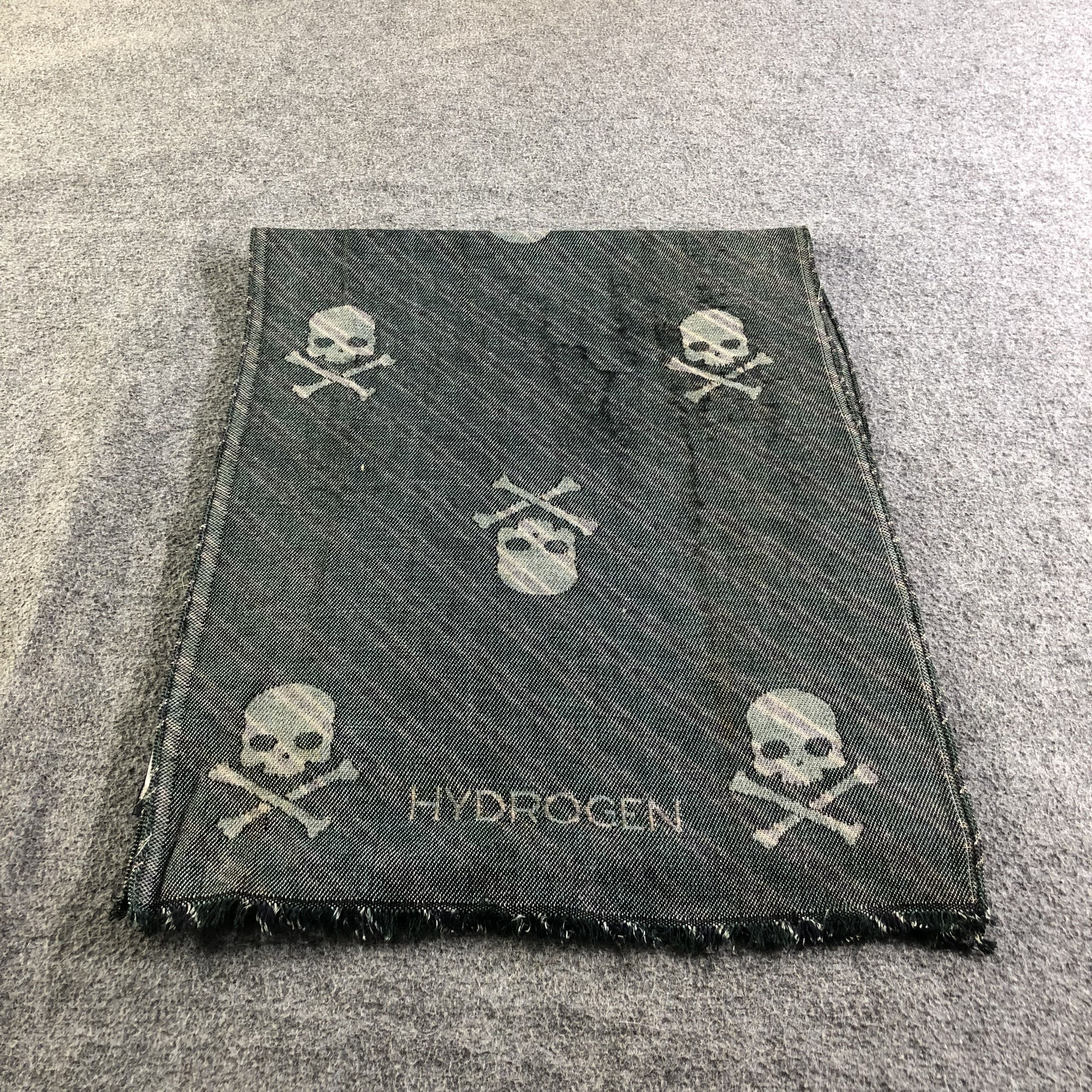 HYDROGEN Hydrogen Italy Skulls Wool Scarf Muffler V1943 Size ONE SIZE - 2 Thumbnail