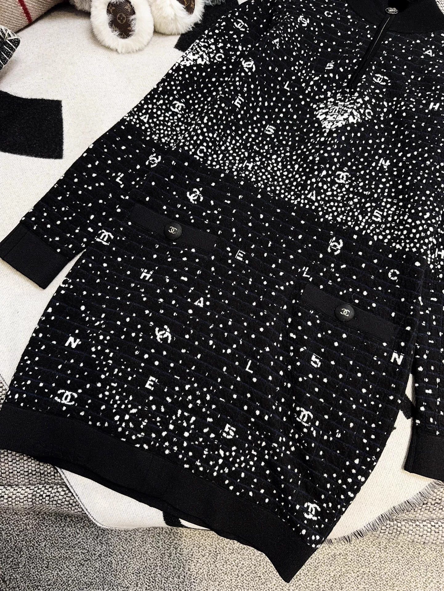 Chanel CHANEL 20n Cocow Ski Crystal Double C Knit LS Dress 36 New Size XS / US 0-2 / IT 36-38 - 4 Thumbnail