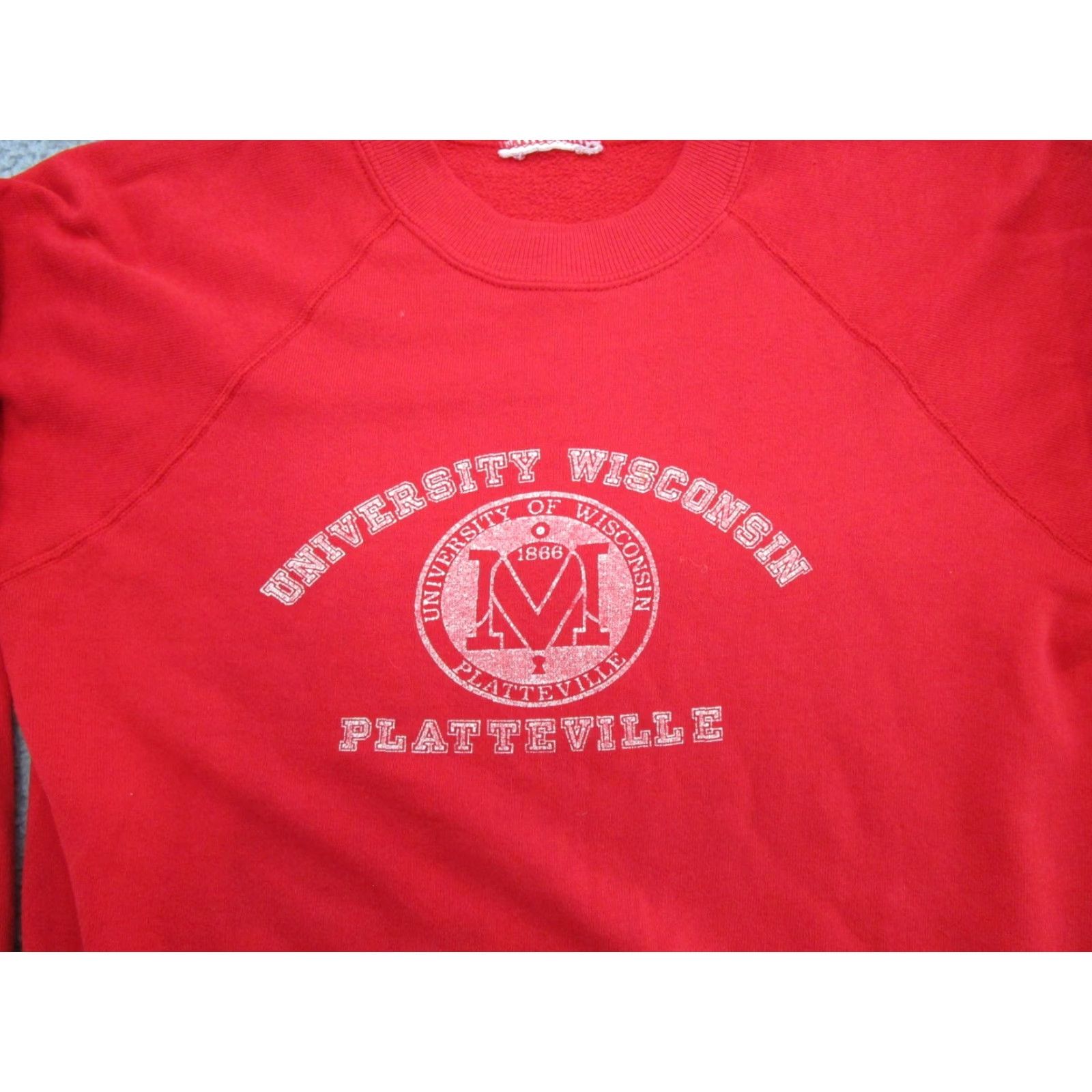 Champion VINTAGE University of Wisconsin Platteville Raglan Sleeve Sweatshirt Hoodie SZ L Mens Red Pullover Sports University 80s Size US L / EU 52-54 / 3 - 2 Thumbnail