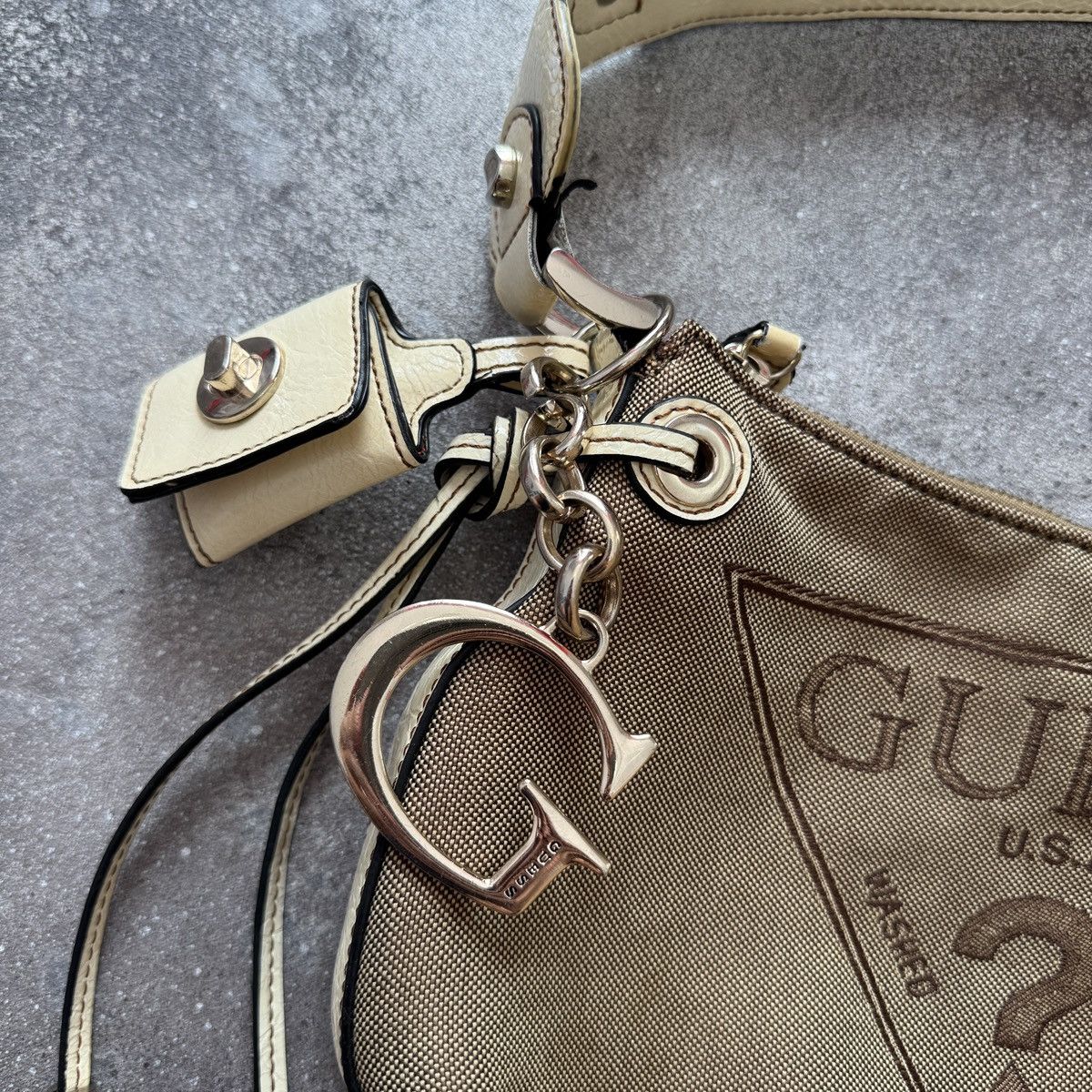 Guess Guess Early 2000’s Vintage Y2K Shoulder Bag Size ONE SIZE - 3 Thumbnail