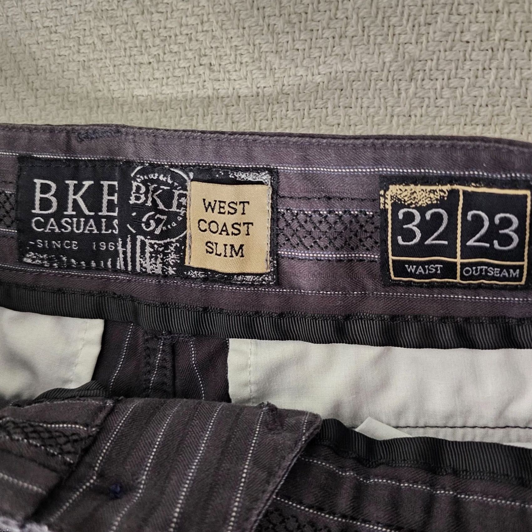 Vintage BKE Casuals Shorts Men 32x23 Gray Stripe Outseam West Coast Slim Korbel Bermuda Casual Short Mens Gray Striped Pattern 90s Outdoor бізнес? Size US 32 / EU 48 - 2 Thumbnail