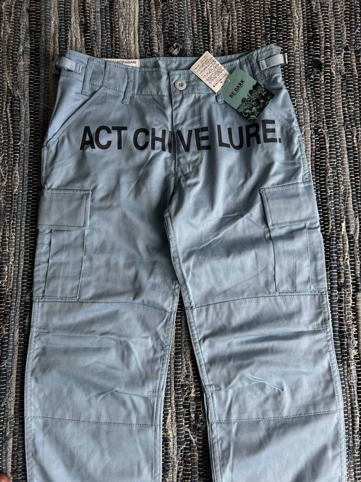 Designer × Japanese Brand × Sasquatchfabrix NWT Re Dark ActChiveLure Spellout Logo Parachute Cargo Pants Size US 28 / EU 44 - 2 Thumbnail