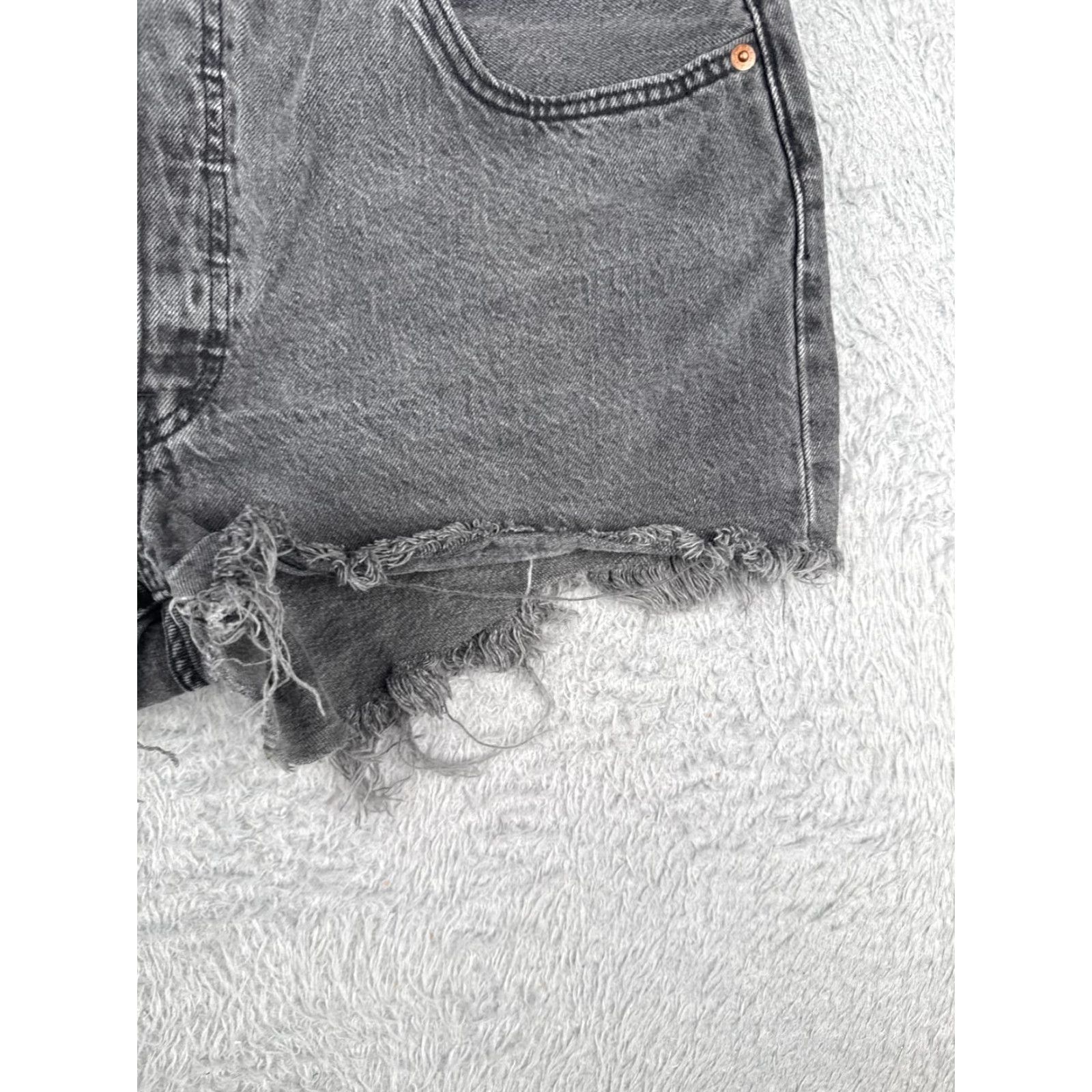 Levi's Levi's Jeans Shorts Women 33 Black Denim Cut-Off 501 Button Fly 33x2 Size 24" / US 00 / IT 34 - 2 Thumbnail