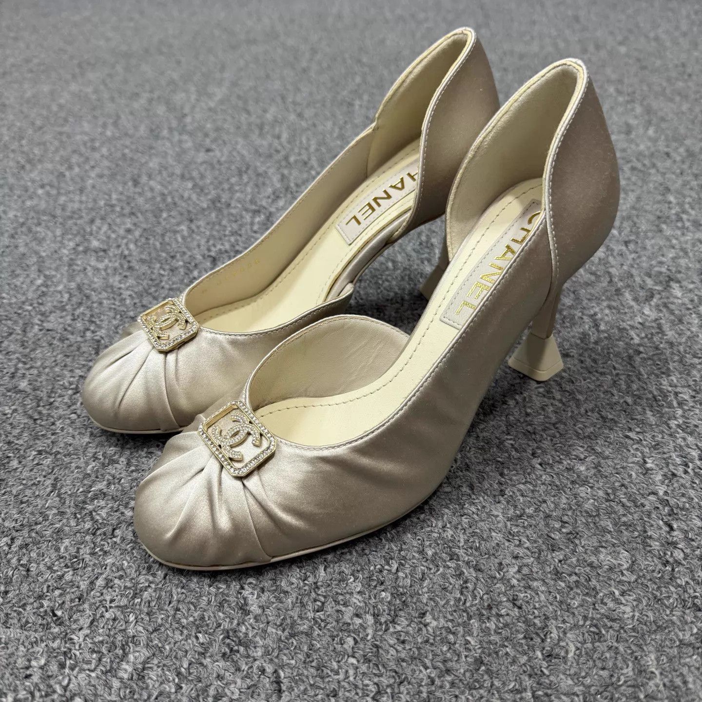 Chanel Chanel Satin High Heels Unworn 35.5 Size US 5 / IT 35 - 2 Thumbnail