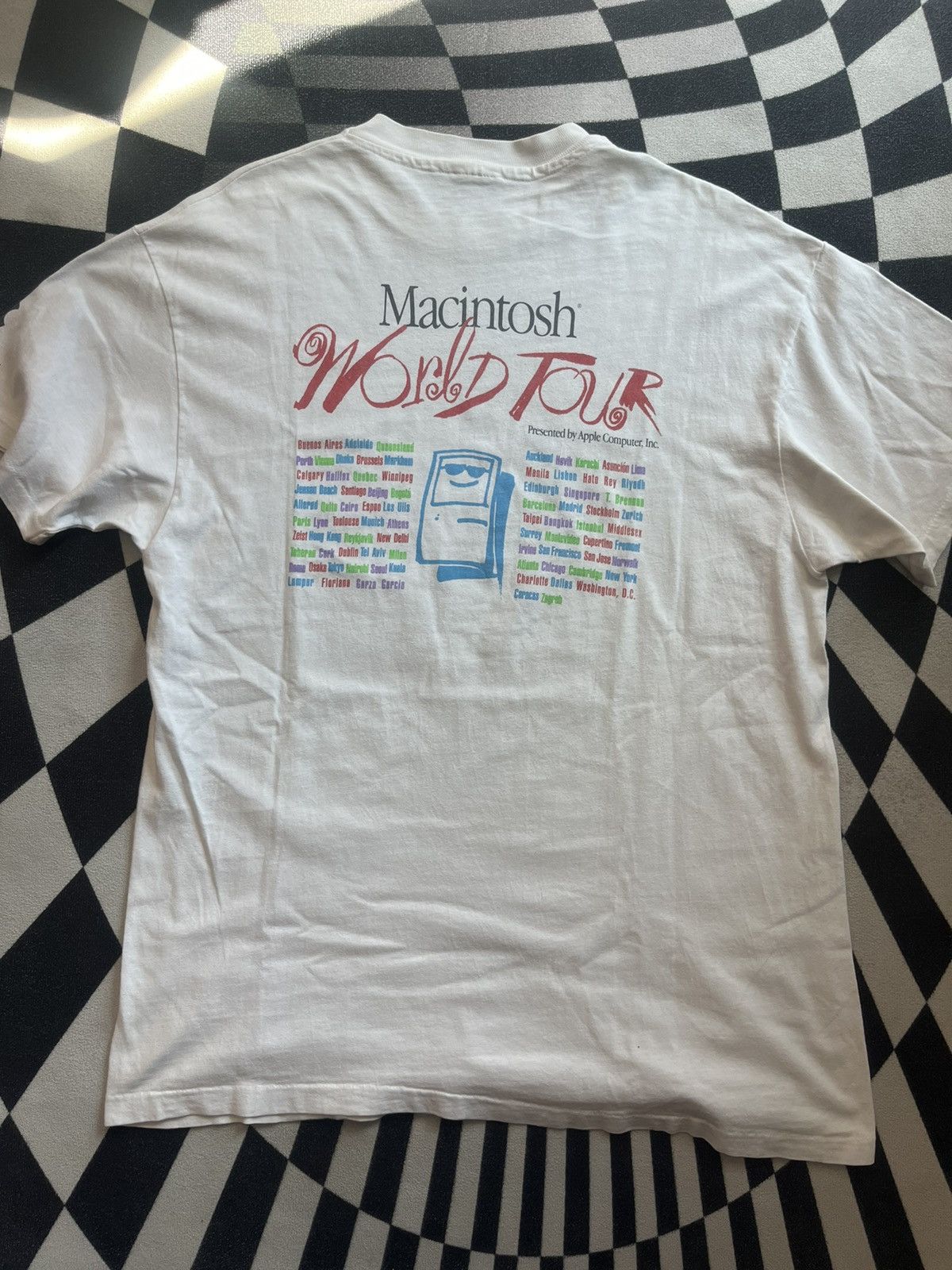 Mackintosh Vintage Macintosh World Tour Apple Computer 90’s Tshirt Size US L / EU 52-54 / 3 - 9 Thumbnail