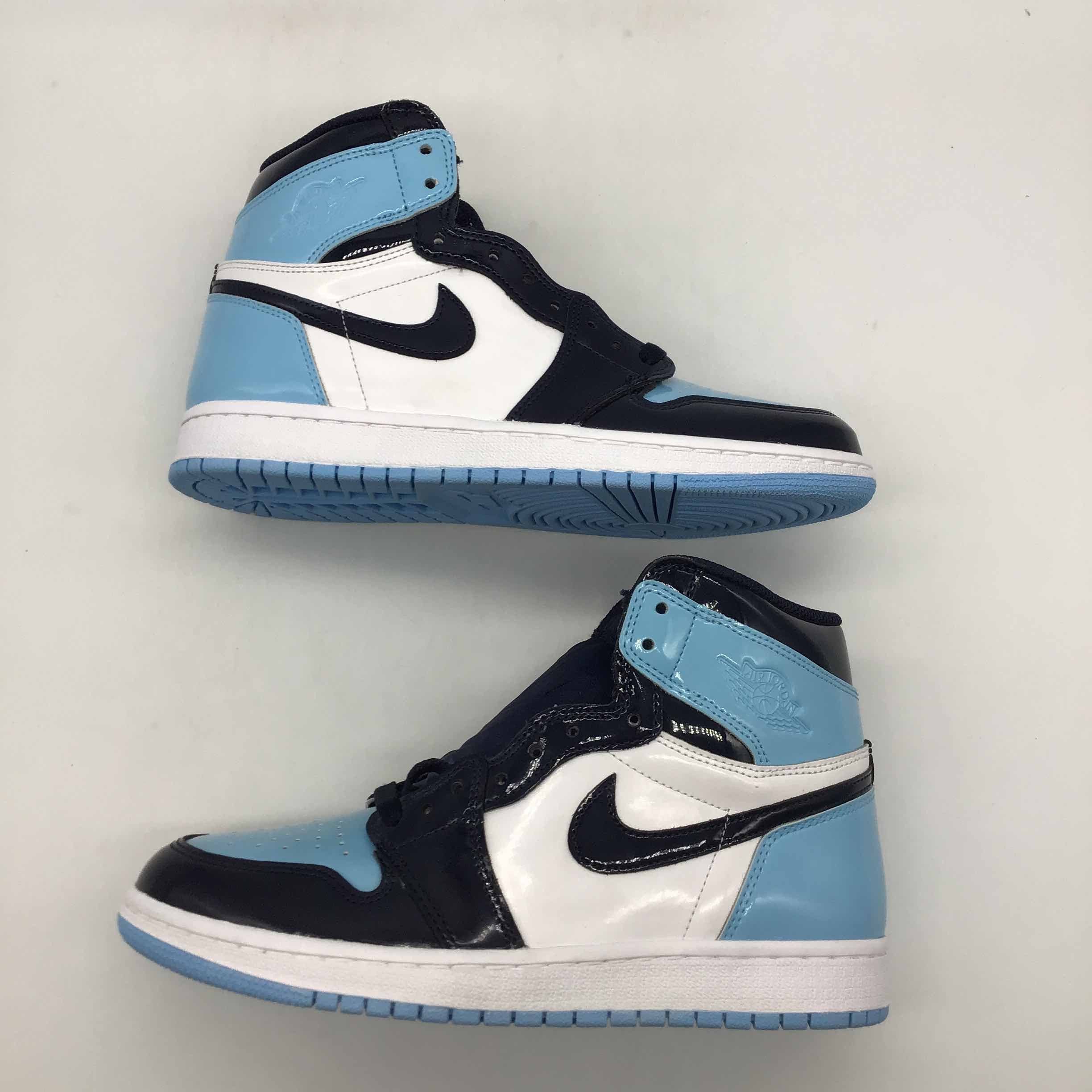 image of Wmns Air Jordan 1 Retro High OG Blue Chill Shoes, Women's (Size 7)