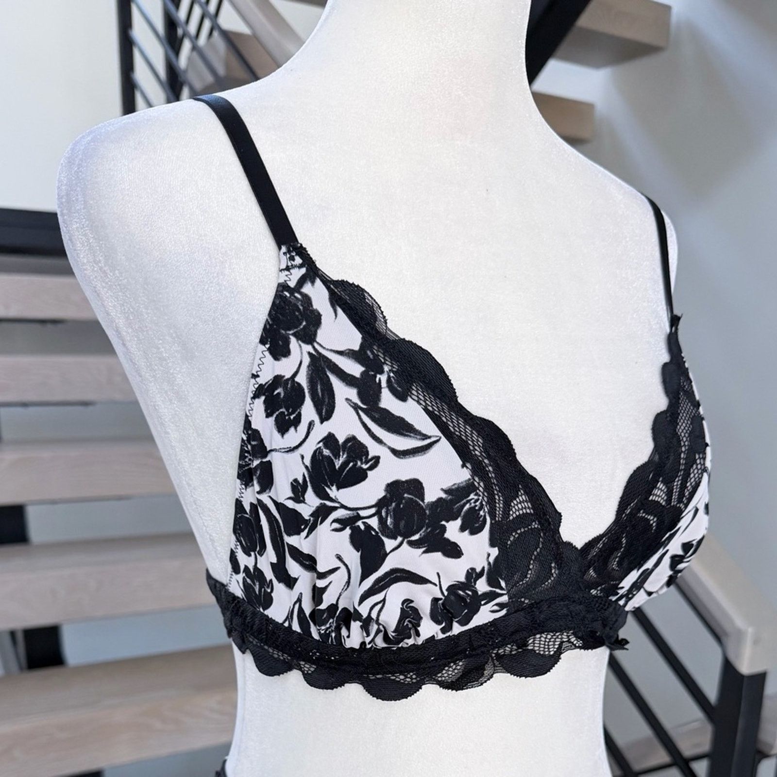 Other Black & White Floral Lace Bralette size S Size ONE SIZE - 5 Thumbnail