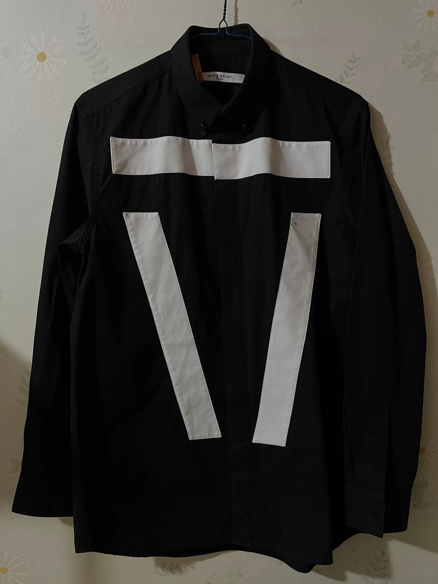 Givenchy Givenchy Classic Black Shirt Size US M / EU 48-50 / 2 - 1 Thumbnail
