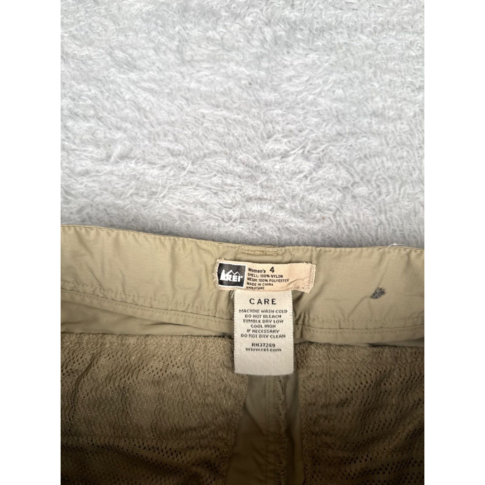Vintage VINTAGE Cabela's Women's Shorts Cargo Casual Hiking Camping Fishing 27x10 Beige Cotton Blend Size 4 Size 27" / US 4 / IT 40 - 7 Thumbnail