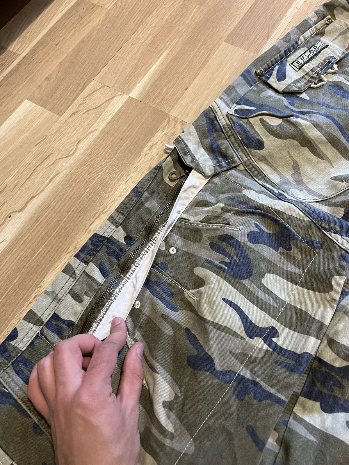 Japanese Brand × Vintage Crazy Vintage Y2K/2000s Baggy Military Camo Skater Cargo Size US 30 / EU 46 - 7 Thumbnail