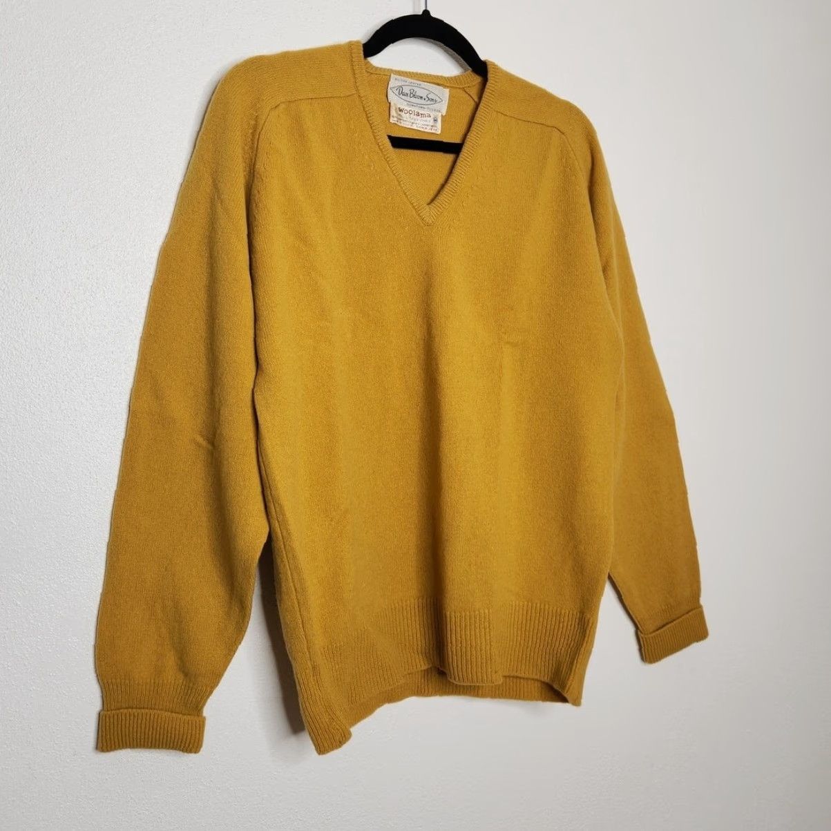 Vintage VINTAGE Dave Bloom & Sons Woolama Yellow Wool Sweater V Neck Mens M Pullover 60s 70s VTG Size US M / EU 48-50 / 2 - 4 Thumbnail