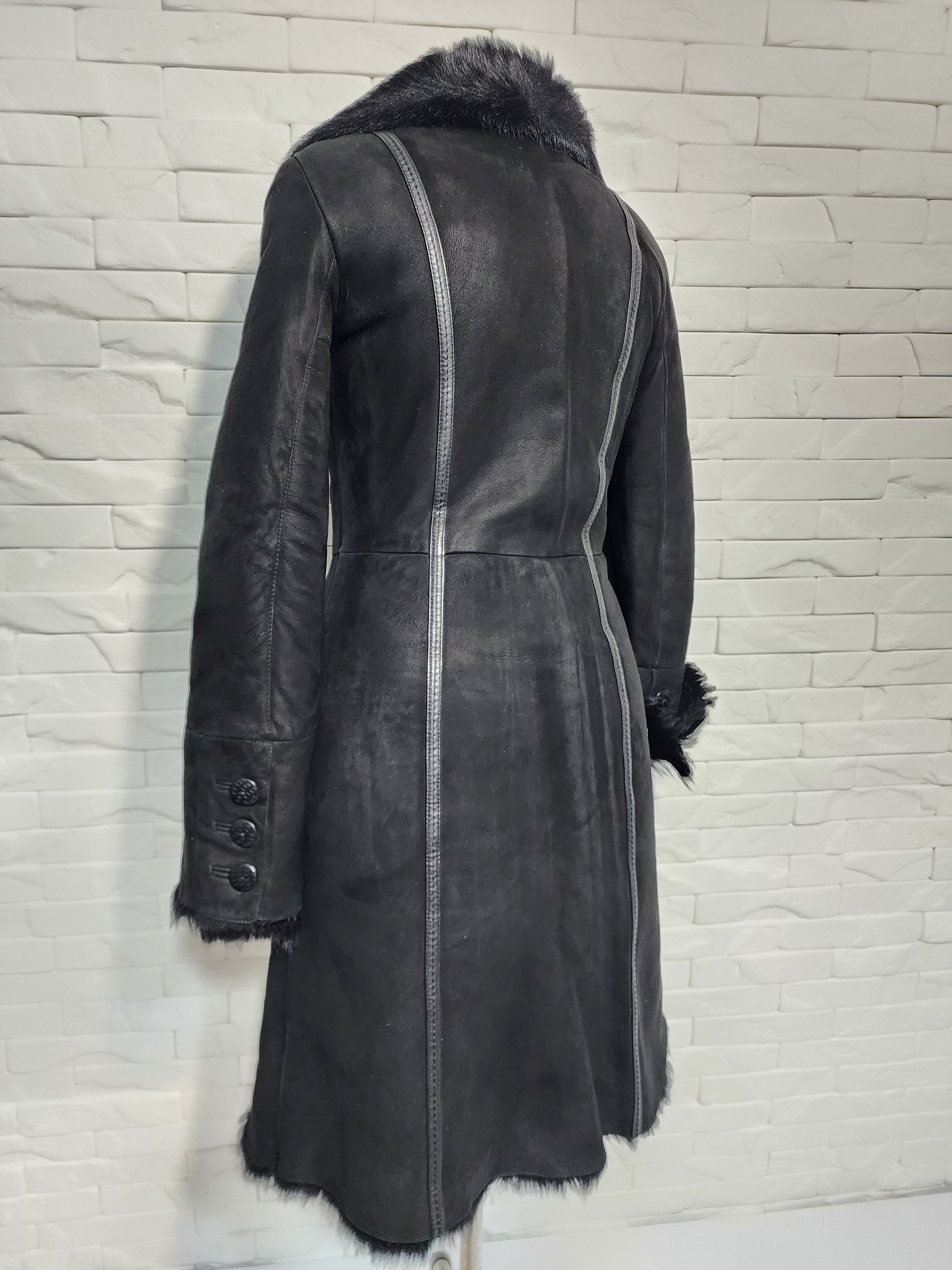 Genuine Leather Black Sheepskin Coat: Women's Genuine Fur Coat, Button Front Size S / US 4 / IT 40 - 6 Thumbnail