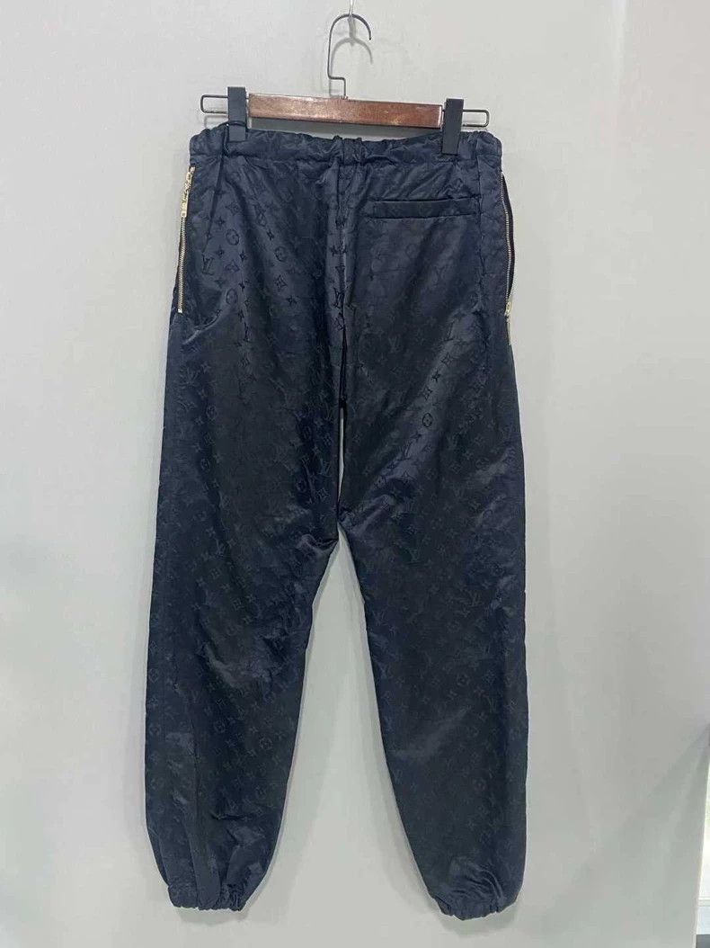 Louis Vuitton Louis Vuitton 24ss new vintage logo jogging pants Size US 34 / EU 50 - 3 Thumbnail