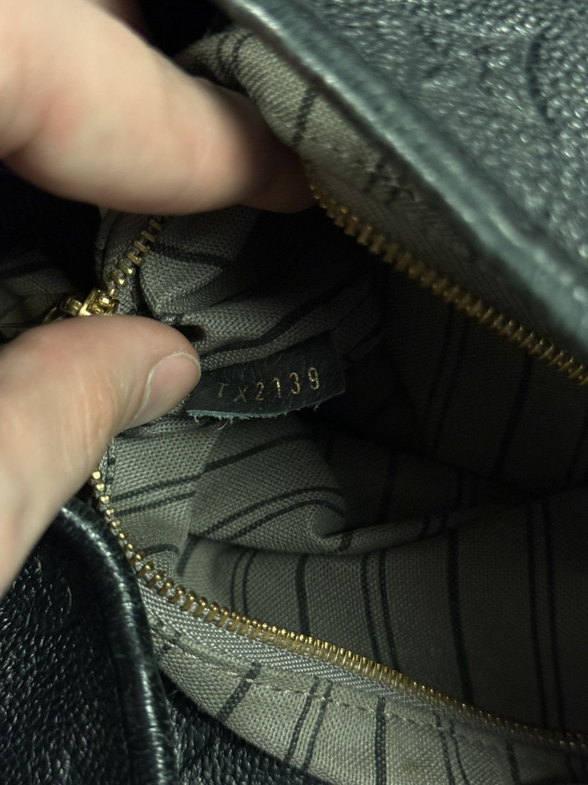 Louis Vuitton Louis Vuitton Artsy MM Black Purse $3400 Discontinued Size ONE SIZE - 17 Thumbnail