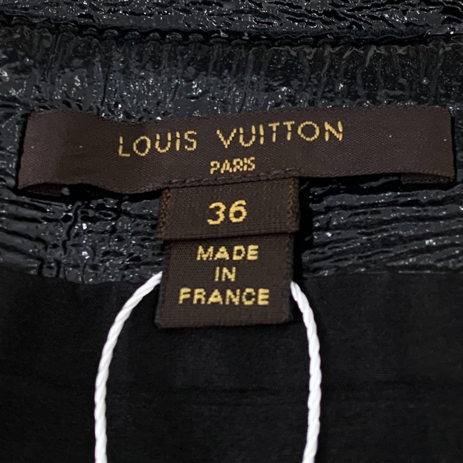 Louis Vuitton Louis Vuitton Black Textured Leather Mini Skirt With Front Z Size 36" / US 14 / IT 50 - 2 Thumbnail