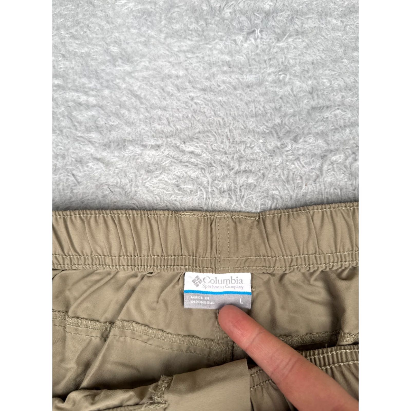 Vintage Columbia Women's Shorts Cargo Elastic Waist Nylon Beige Casual Activewear Travel Size L Size 36" / US 14 / IT 50 - 7 Thumbnail