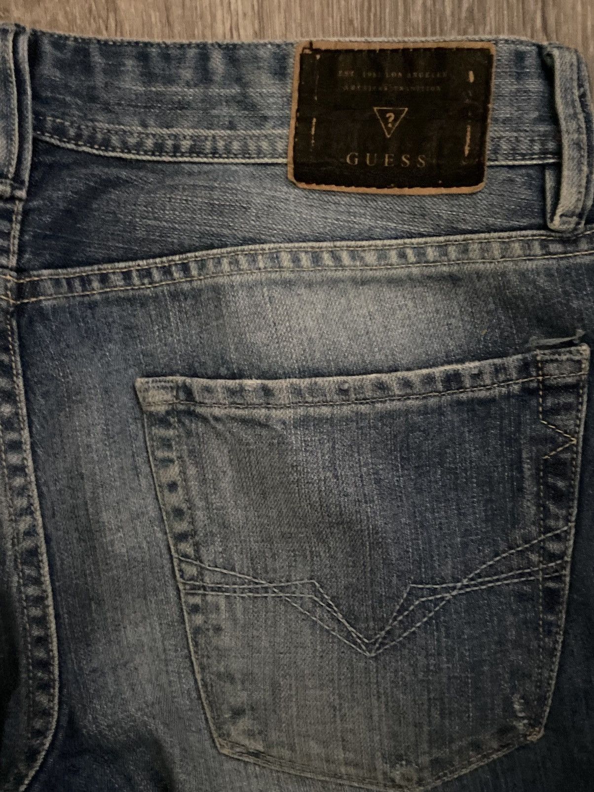 Guess guess robertson slim tapered made in mexico 31 W x 32L USA Size US 31 - 4 Thumbnail