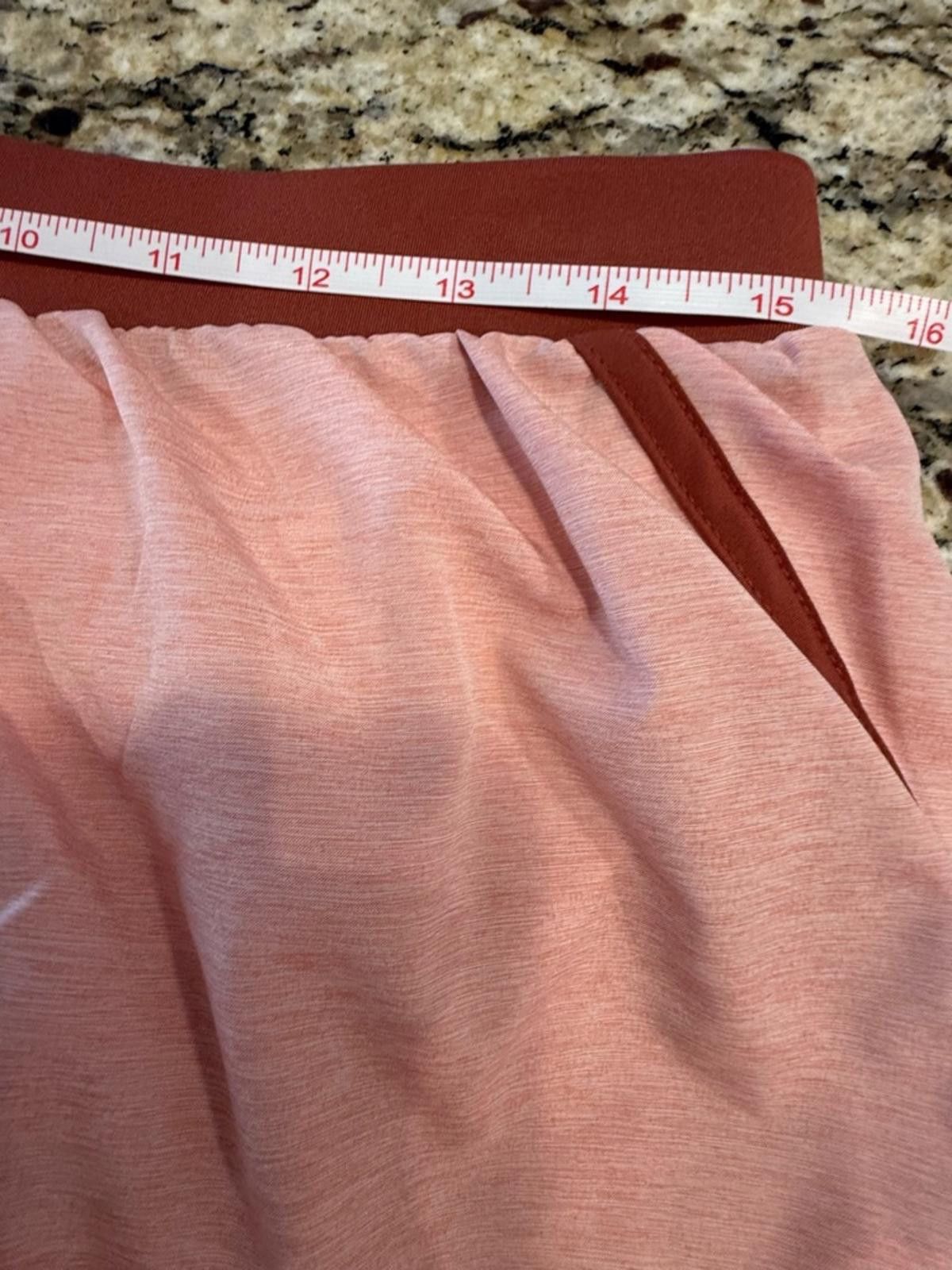 Under Armour Under Armour loose athletic shorts pink burgundy lined SZ M Size 32" / US 10 / IT 46 - 7 Thumbnail
