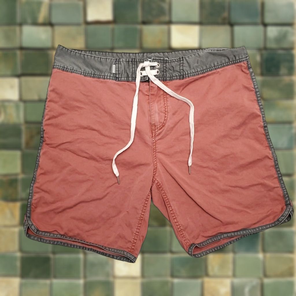 Quiksilver Quiksilver Shorts Mens 33 Red Drawstring Adjustable Waist Twill Outdoor Skate Bermuda Twill Casual Men Red 90s Size US 33 - 1 Thumbnail