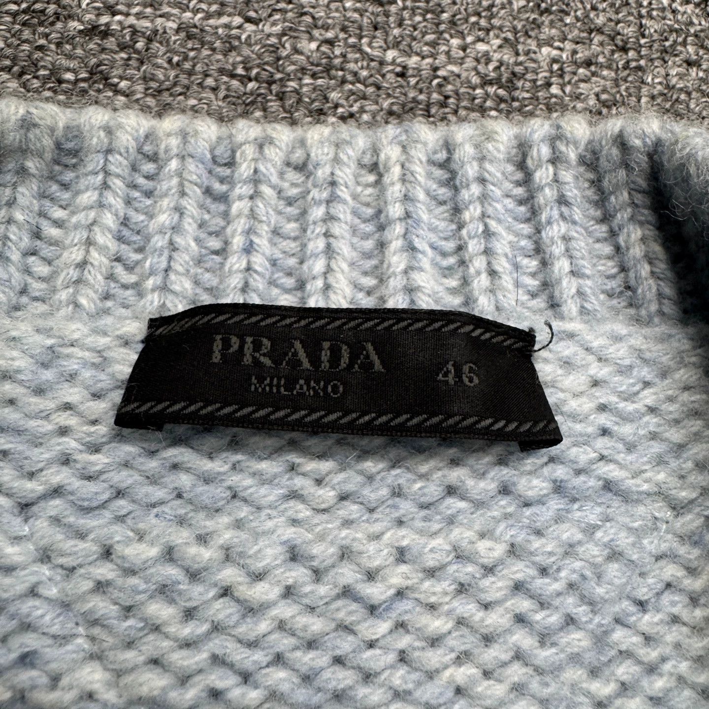 Prada Prada Wool V-Neck Sweater Size 46 Size US S / EU 44-46 / 1 - 2 Thumbnail