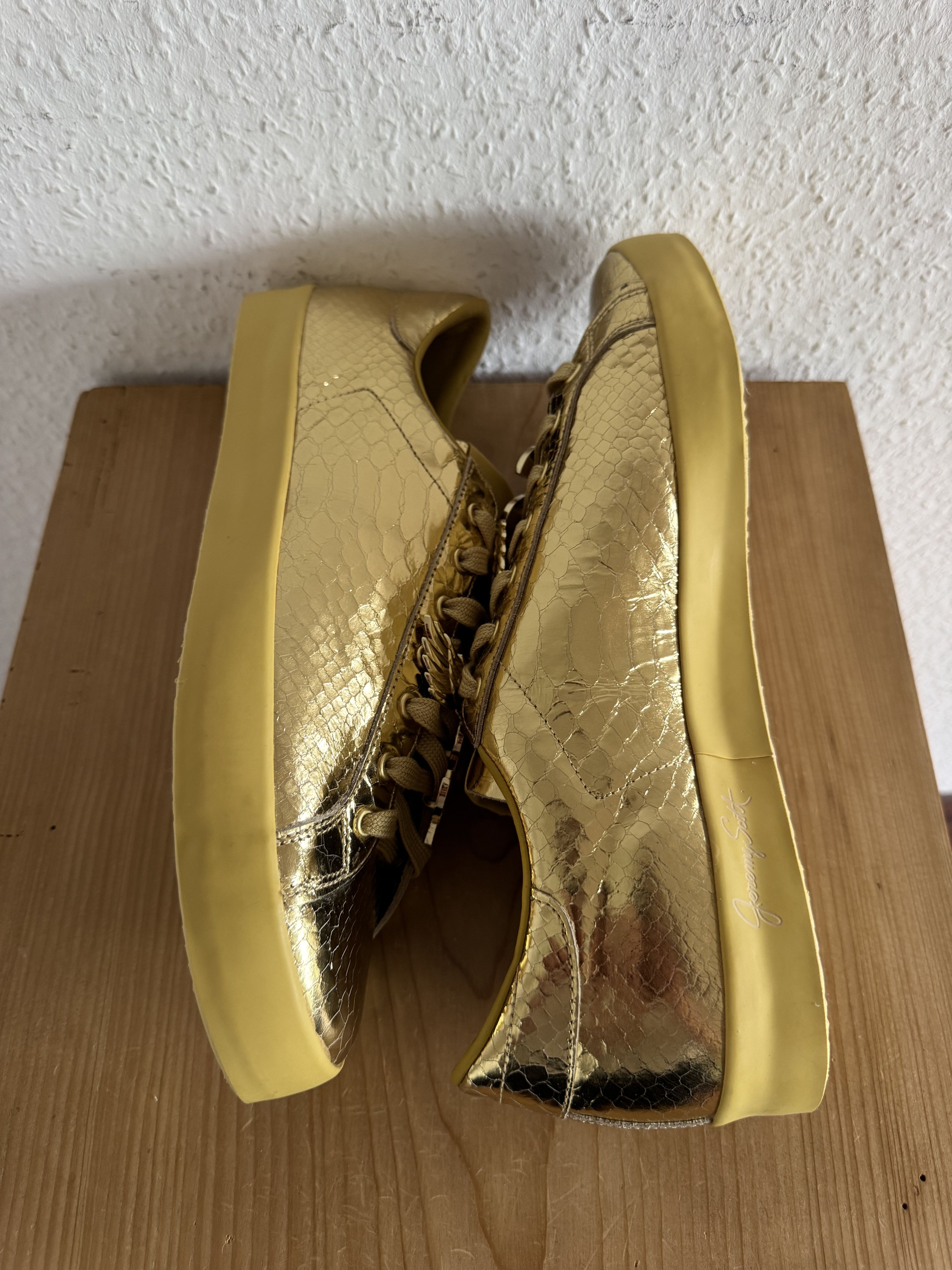Adidas × Jeremy Scott Gold Dollar Wings Sneaker Size US 12 / EU 45 - 8 Thumbnail