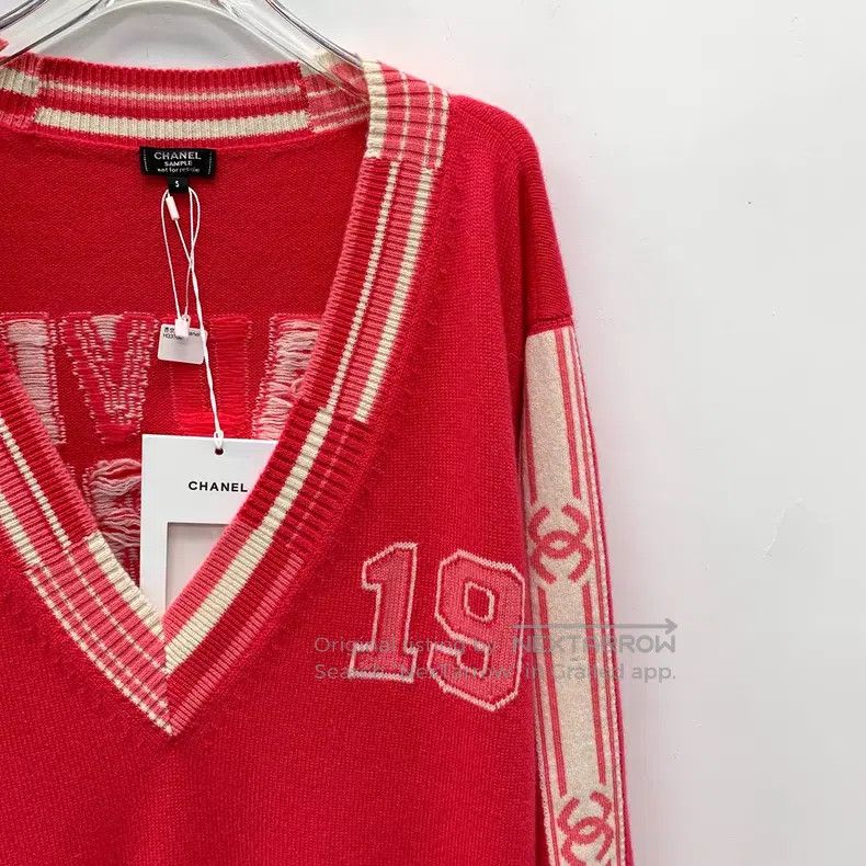 Chanel Chanel Red double C letter cashmere V-neck long-sleeved kn Size S / US 4 / IT 40 - 3 Thumbnail