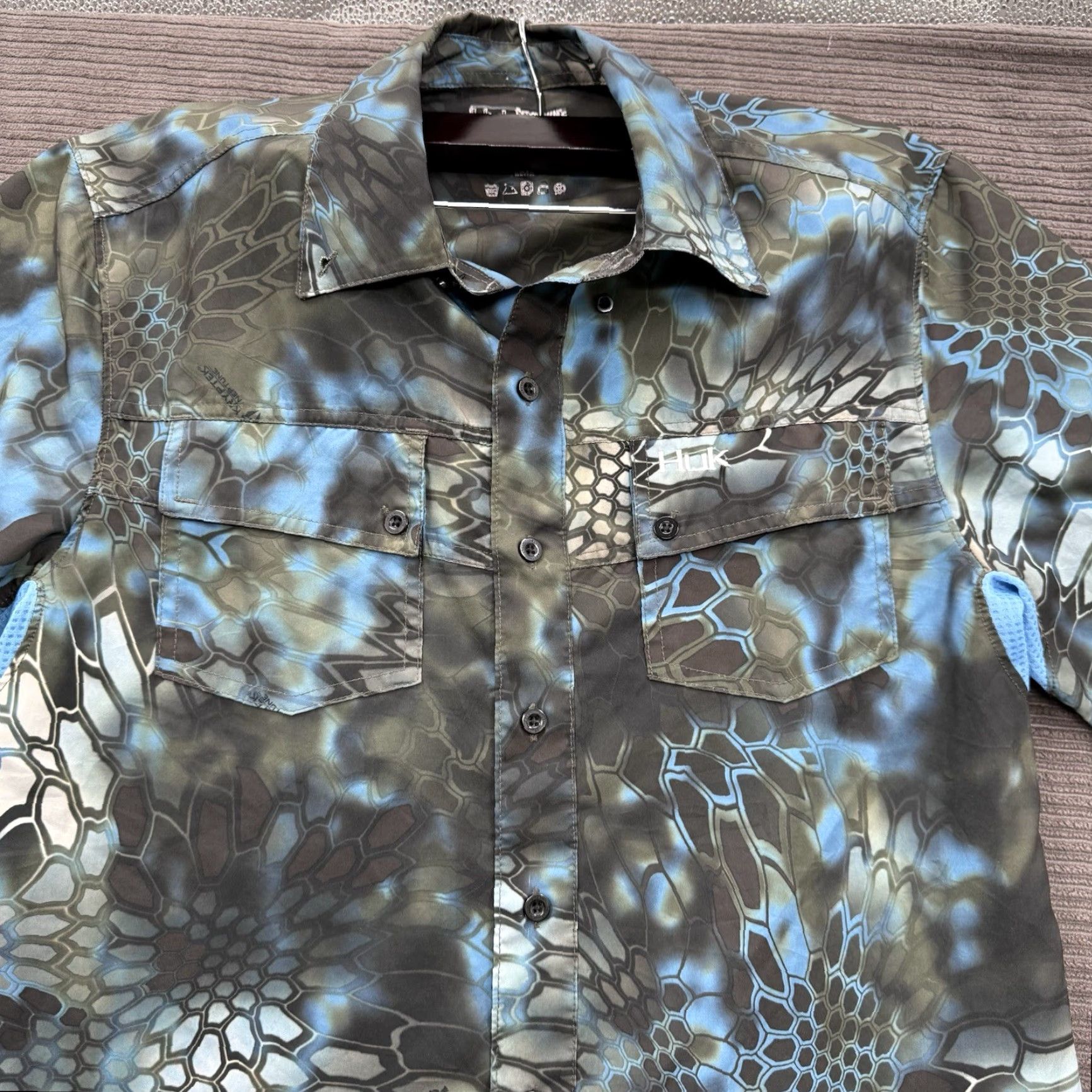 Vintage Huk Shirt Men Small Blue Camo Polyester Fish Outdoor Button-Up Short Sleeve Casual Travel Camouflage breathable Easy Care Lightweight NM Size US S / EU 44-46 / 1 - 8 Thumbnail