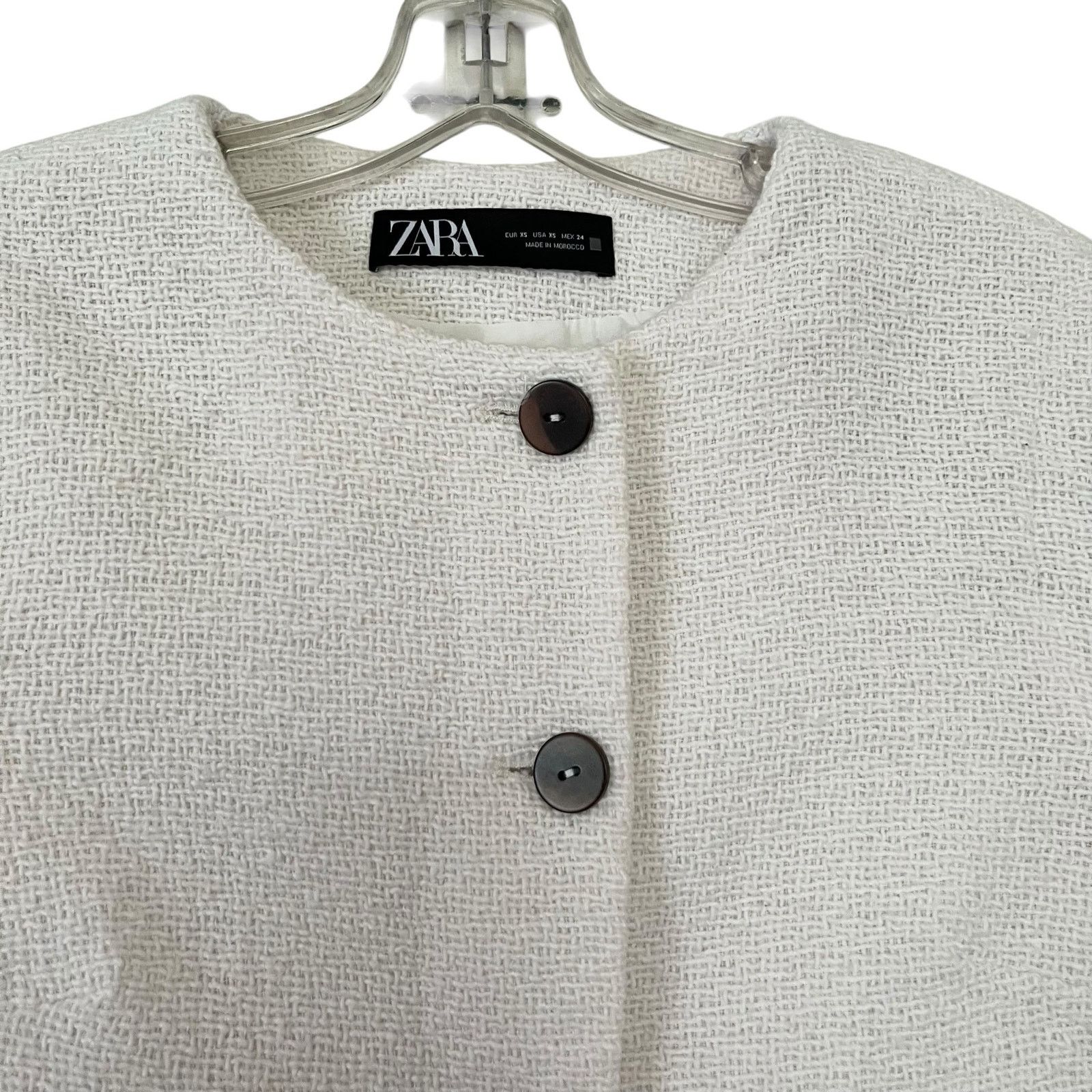 Zara ZARA Pronounced Shoulder Textured Jacket Ecru Cream Size XS / US 0-2 / IT 36-38 - 4 Thumbnail