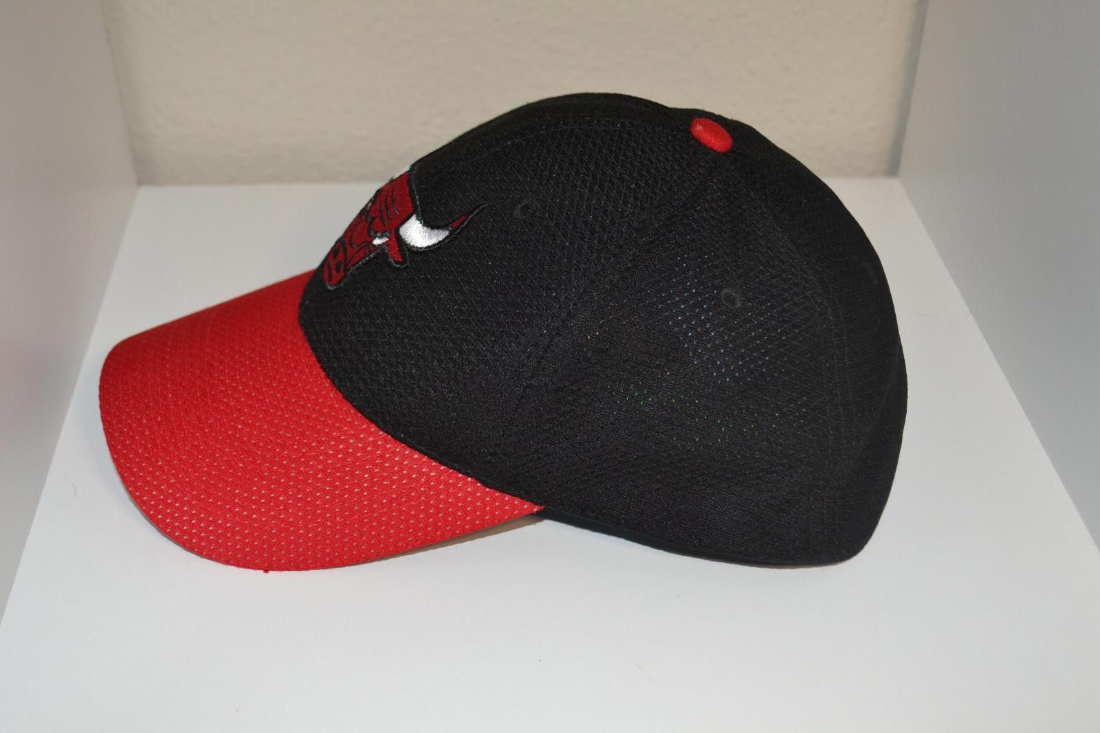 The Unbranded Brand Chicago Bulls Black and Red Baseball Cap Size ONE SIZE - 2 Thumbnail