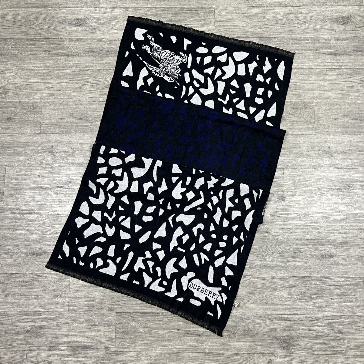 Burberry Burberry Prorsum Cashmere Scarf Made in Scotland Black Logo Size ONE SIZE - 7 Thumbnail