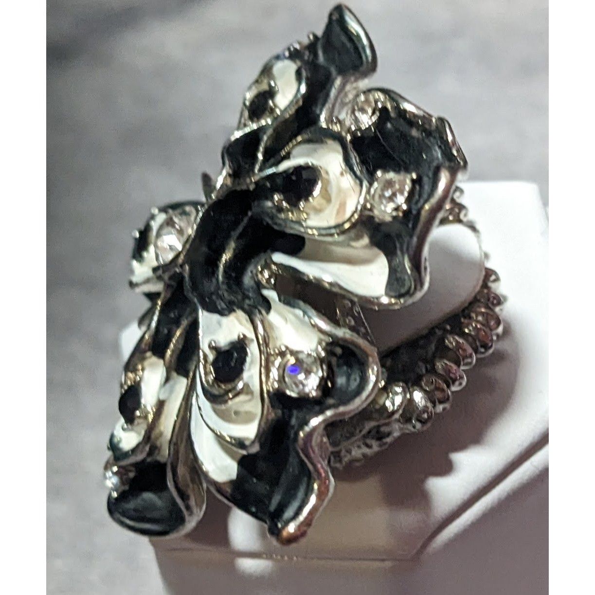 Other Chunky Floral Black And White Stretch Statement Ring Size 6 Size ONE SIZE - 13 Thumbnail