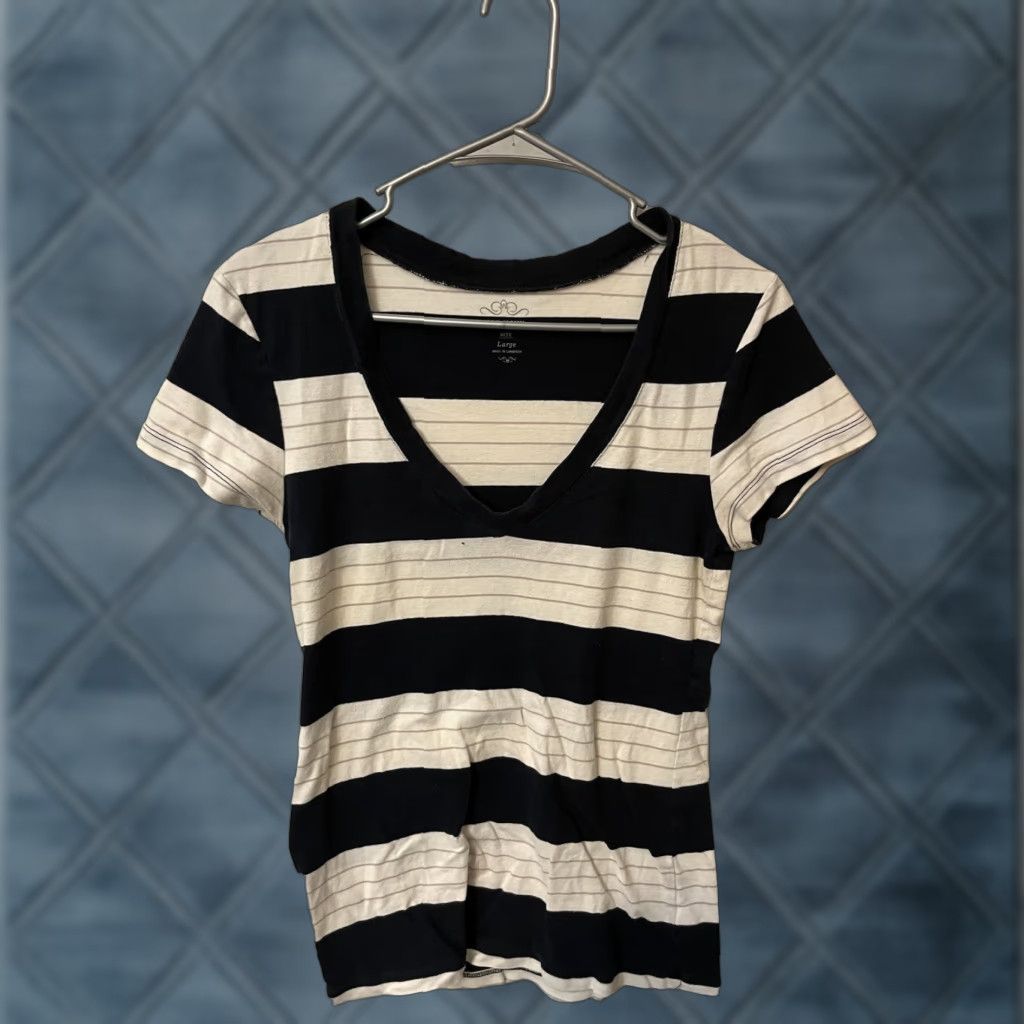 Old Navy VINTAGE Old Navy Shirt Womens L Black White Striped V-Neck Size L / US 10 / IT 46 - 1 Thumbnail