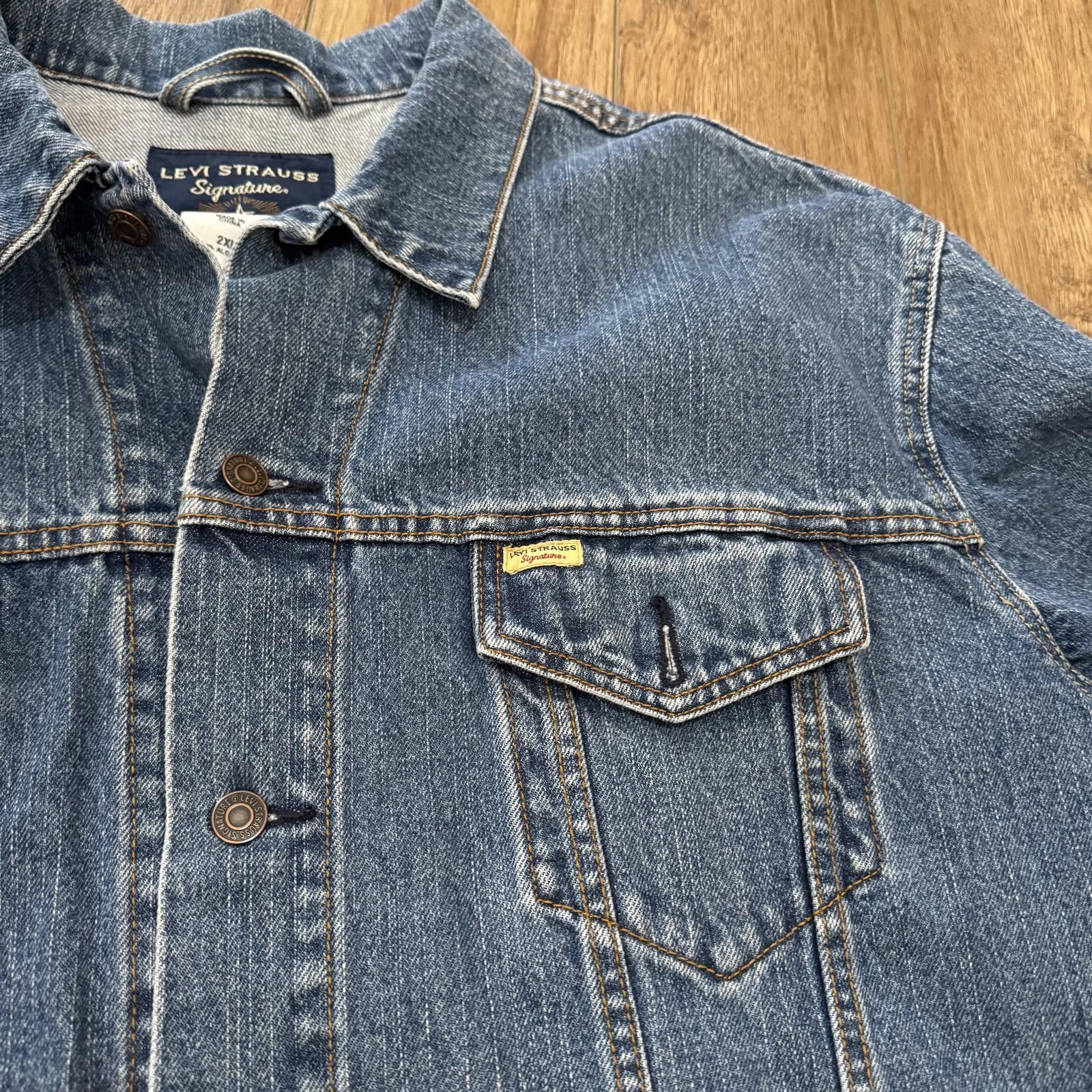 Levi's Vintage Y2K Levi’s Signature Denim Trucker Jacket Size US XXL / EU 58 / 5 - 3 Thumbnail