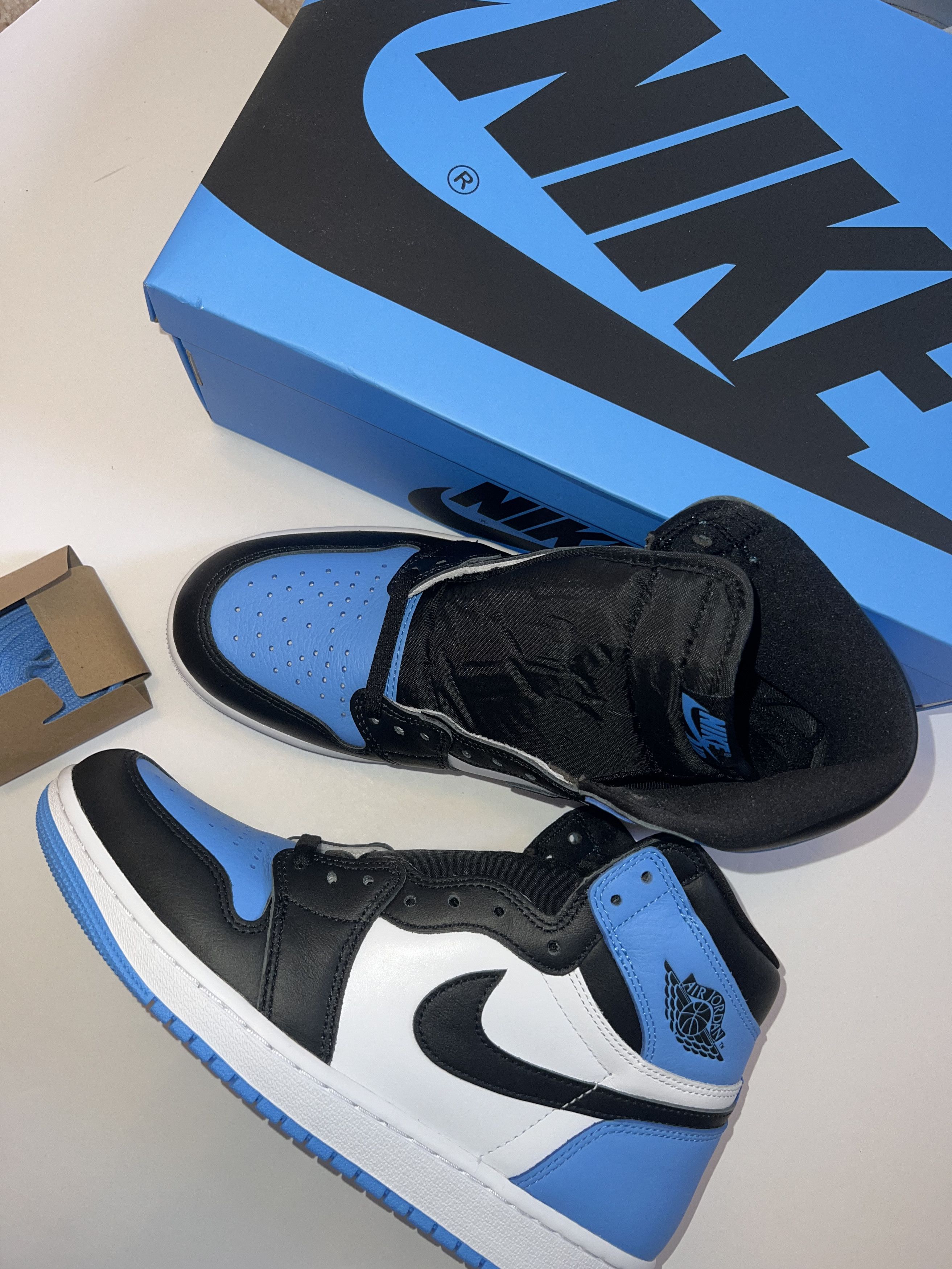 Jordan Brand × Nike Jordan 1 Retro OG High UNC Toe University Blue Size US 9.5 / EU 42-43 - 1 Thumbnail