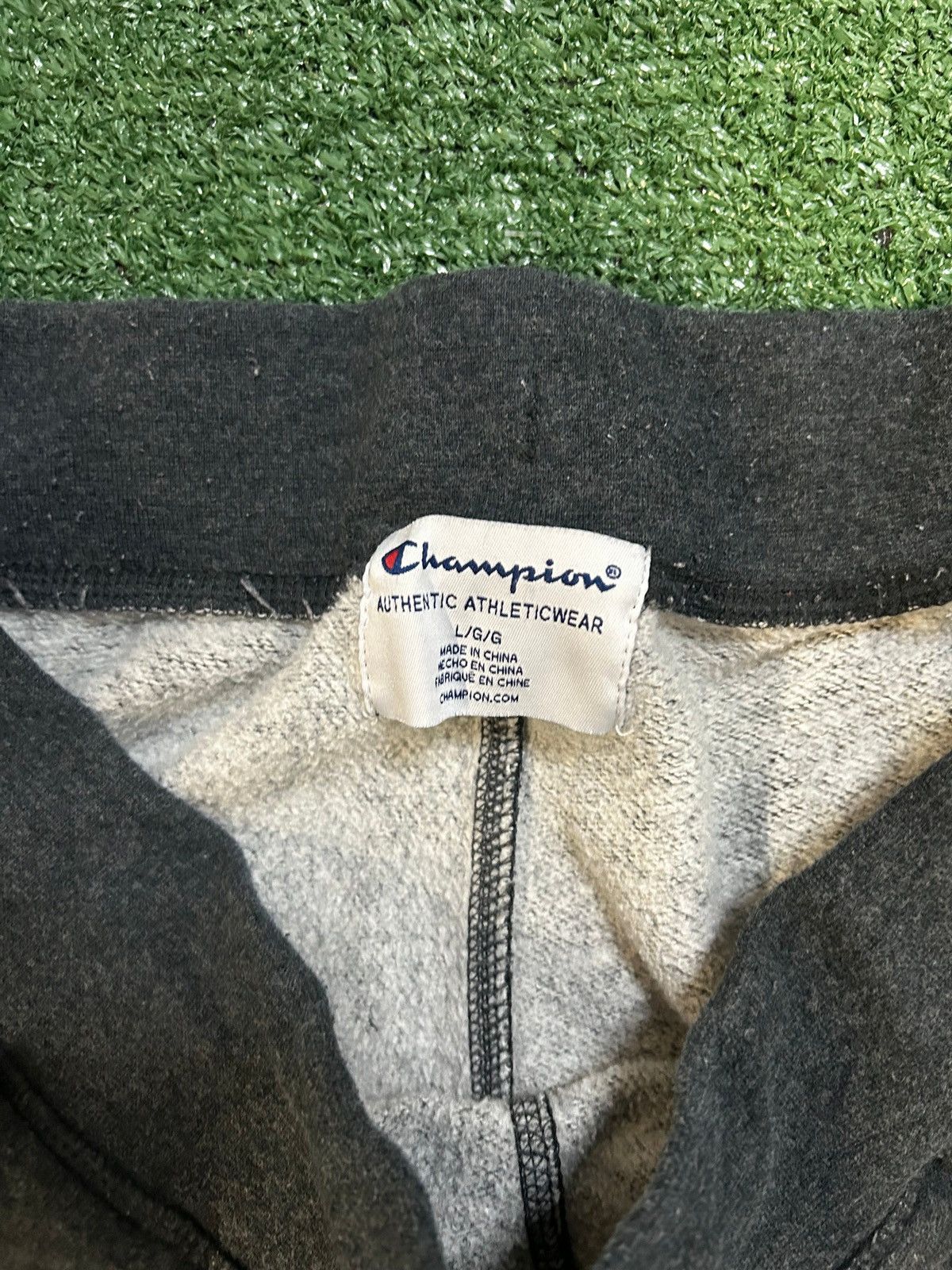 Champion Champion grey sweatpants Size US 34 / EU 50 - 3 Thumbnail
