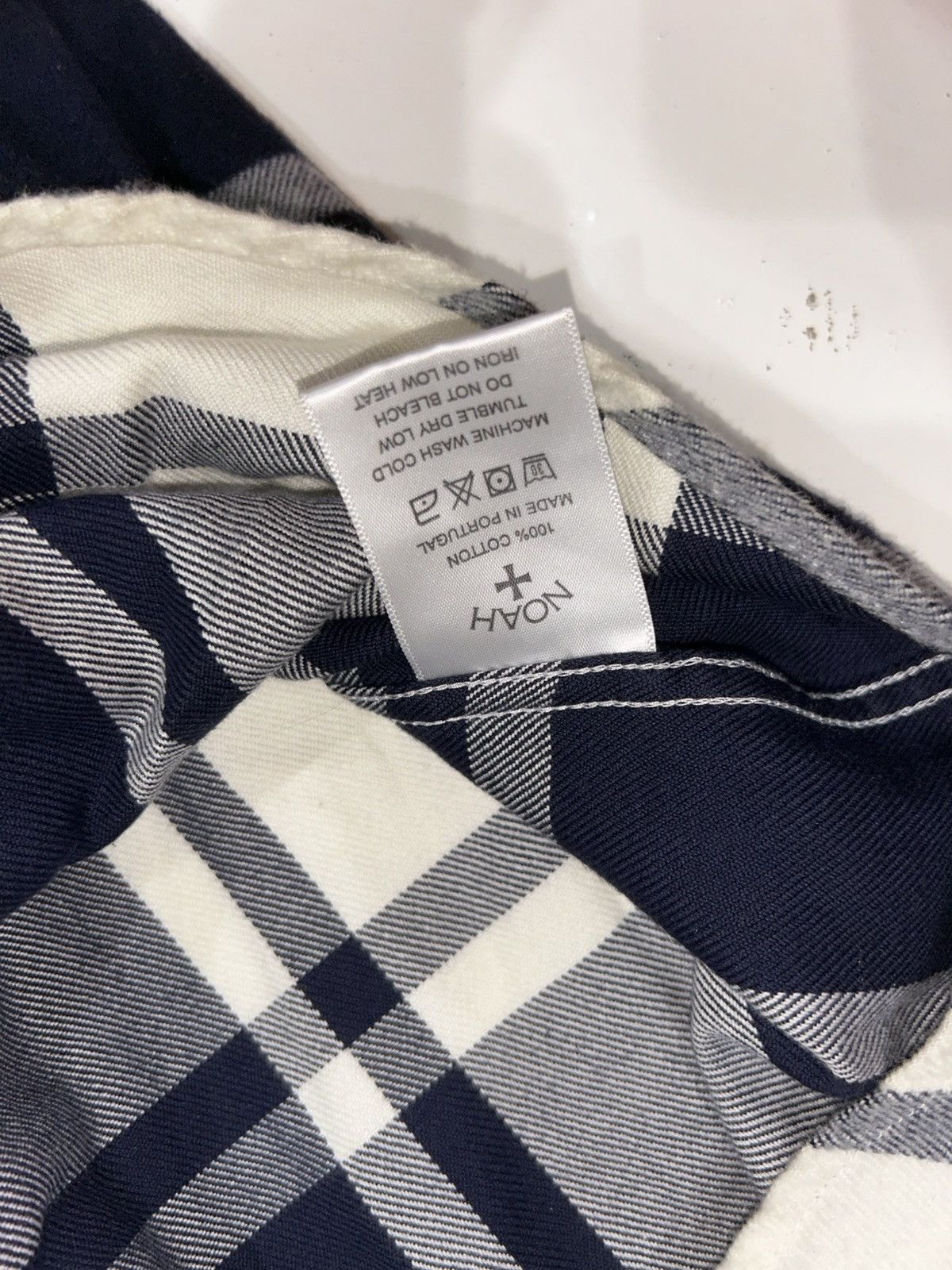 Noah Noah Navy & Cream Plaid Flannel Button-Up – Classic Fit Size US M / EU 48-50 / 2 - 5 Thumbnail