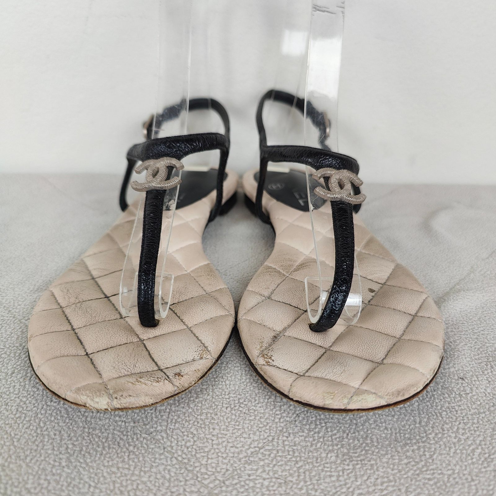 Chanel Chanel Thong Sandals Womens 36C 6 Black Leather Size US 6 / IT 36 - 2 Thumbnail
