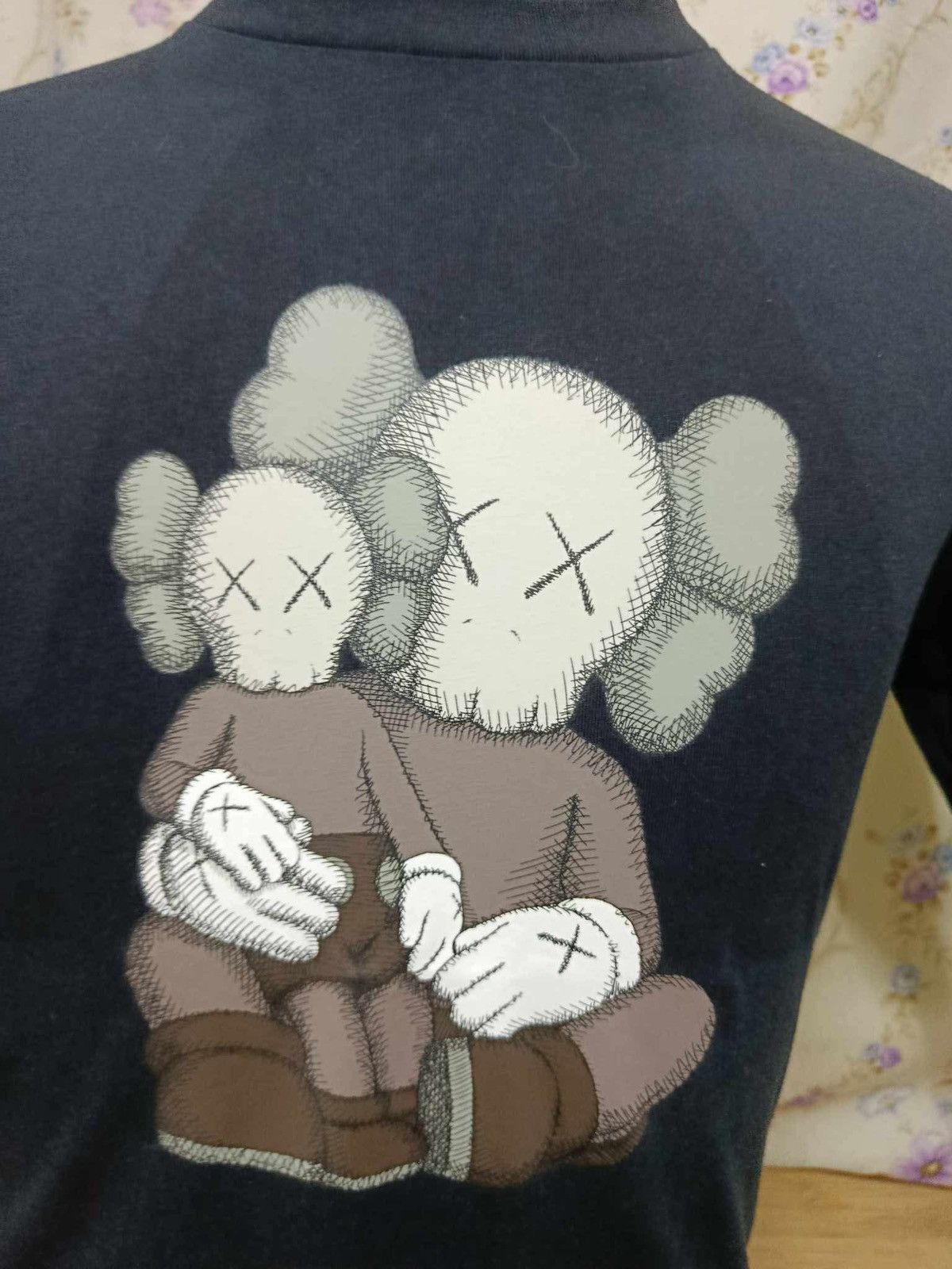 Kaws × Uniqlo Rare collabration uniqlo x kaws tee Size US S / EU 44-46 / 1 - 2 Thumbnail