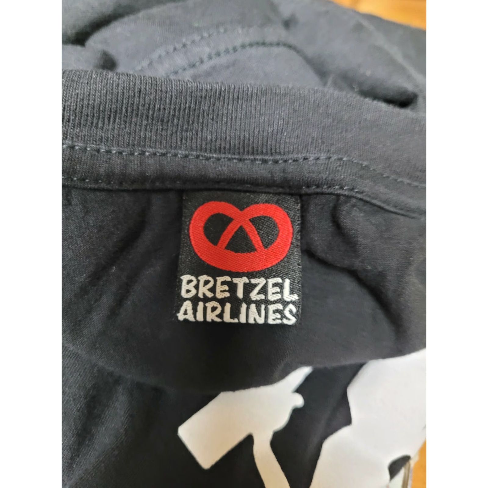 J Brand VINTAGE Bretzel Airlines Logo T Shirt XL Black Men Short Sleeve Cotton Round Neck Graphic Tee France Alsace 90s Mens Size US XL / EU 56 / 4 - 4 Thumbnail