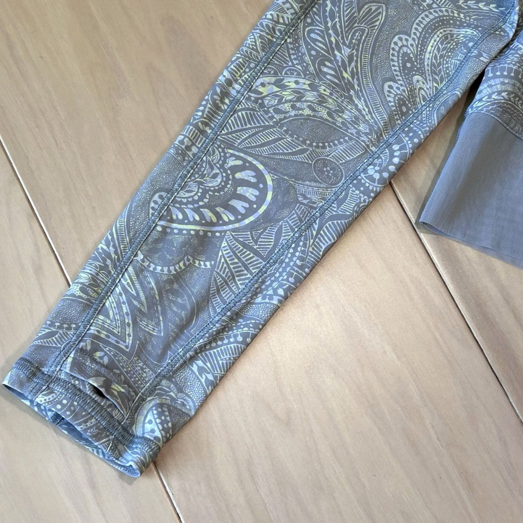 Lululemon Lululemon Shirt Long Sleeve Women’s Paisley Stripe in Stride 8 Gray Casual Travel Athleisure Workout Gym Dance Urban Fashion Size M / US 6-8 / IT 42-44 - 2 Thumbnail