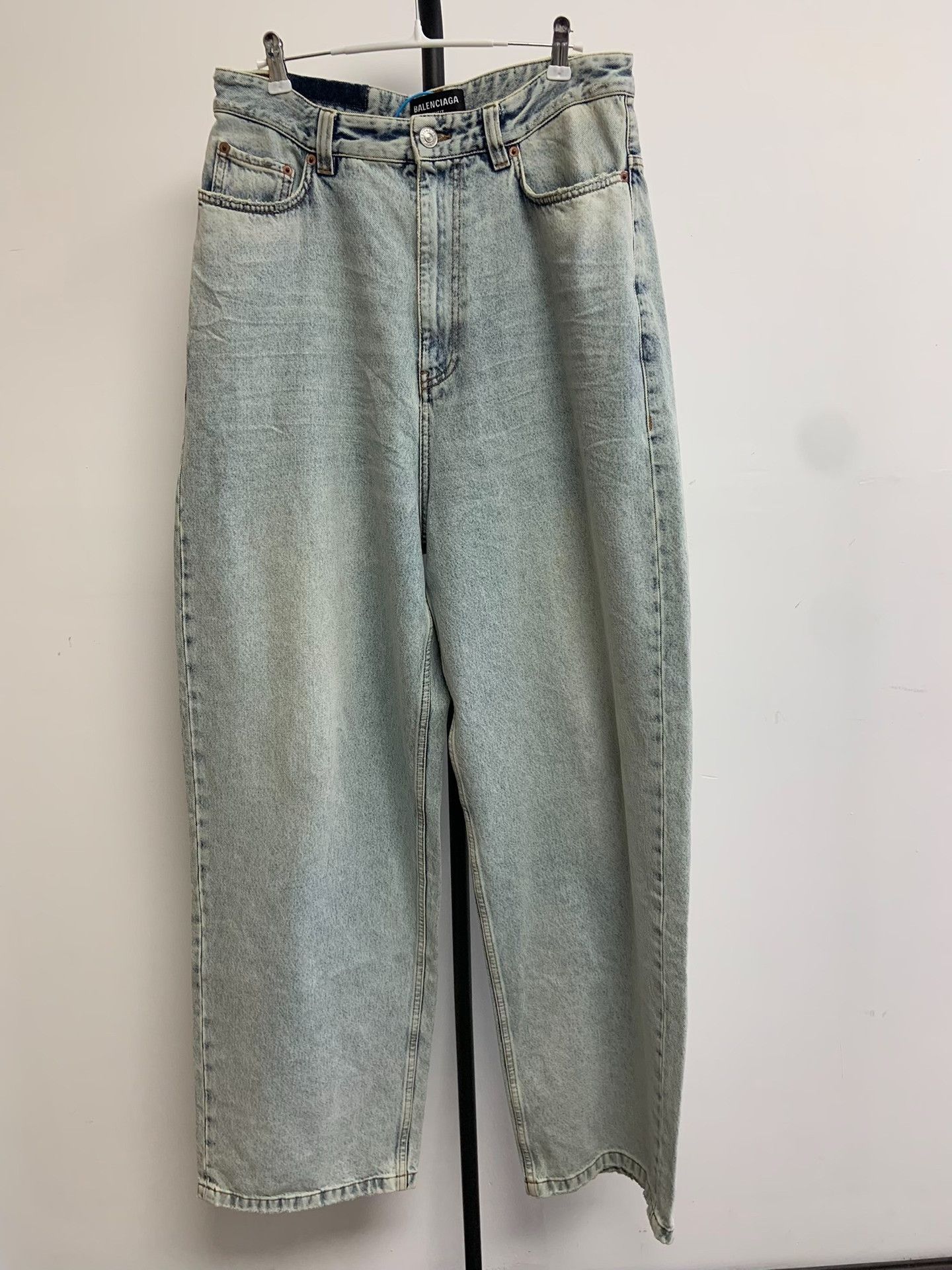 Balenciaga Balenciaga High-Waisted Oversized Denim Pants Size 25" / US 0 / IT 36 - 1 Thumbnail