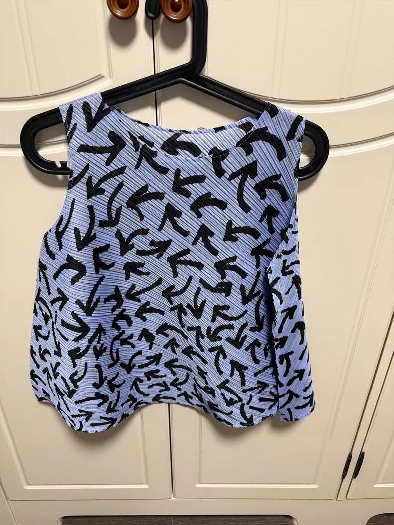 Issey Miyake Issey Miyake size:3 Blue arrow-shaped pleated vest Size XS / US 0-2 / IT 36-38 - 1 Thumbnail
