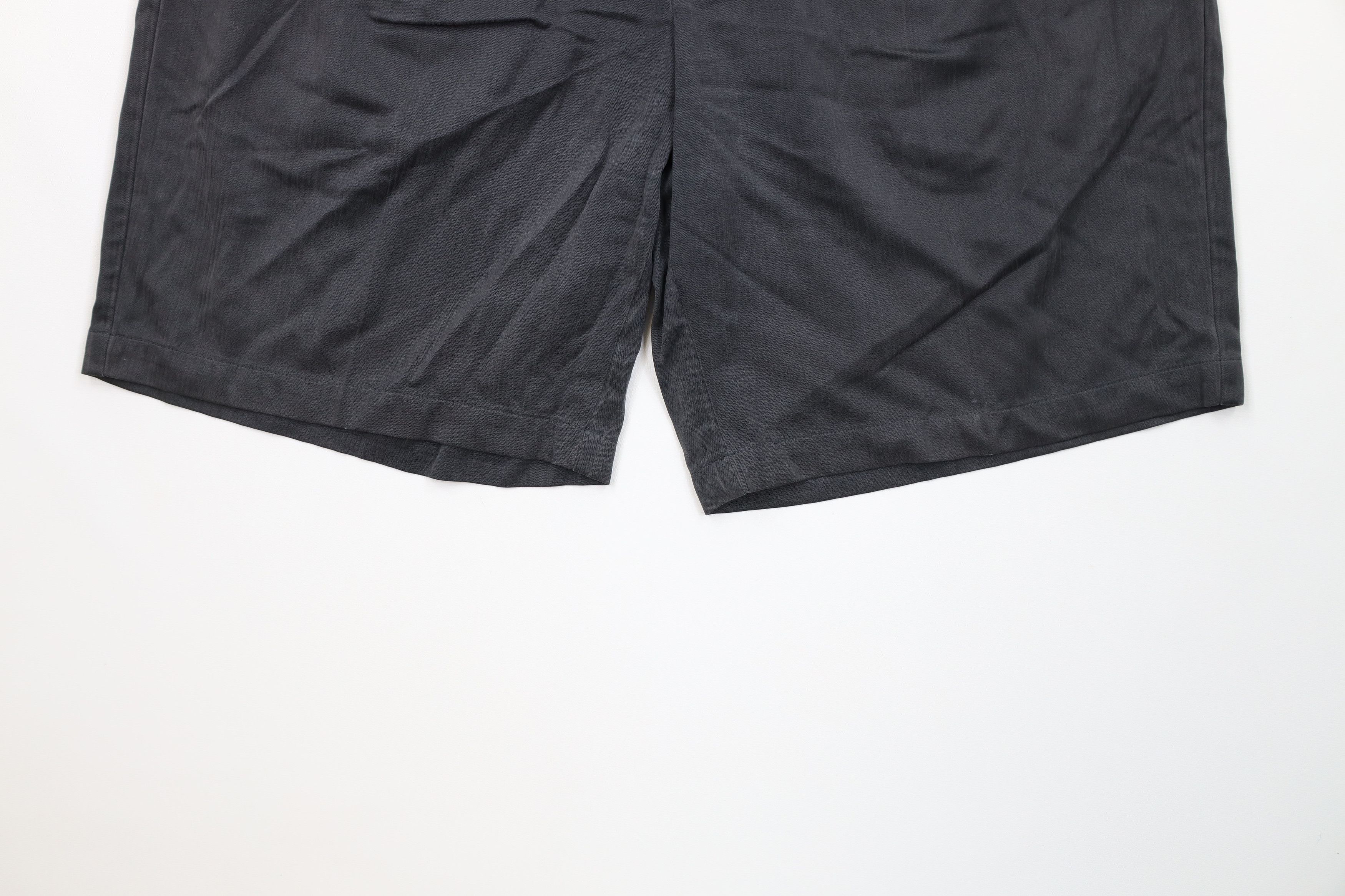 Tommy Bahama Vintage Tommy Bahama Blend Above Knee Chino Shorts Black Size US 34 / EU 50 - 4 Thumbnail
